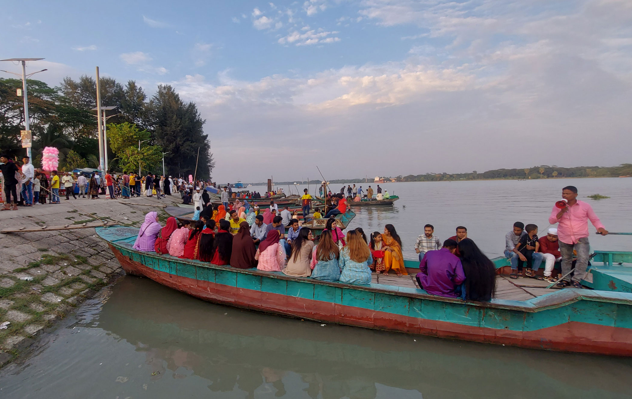 eid-holidaymakers-3.jpg
