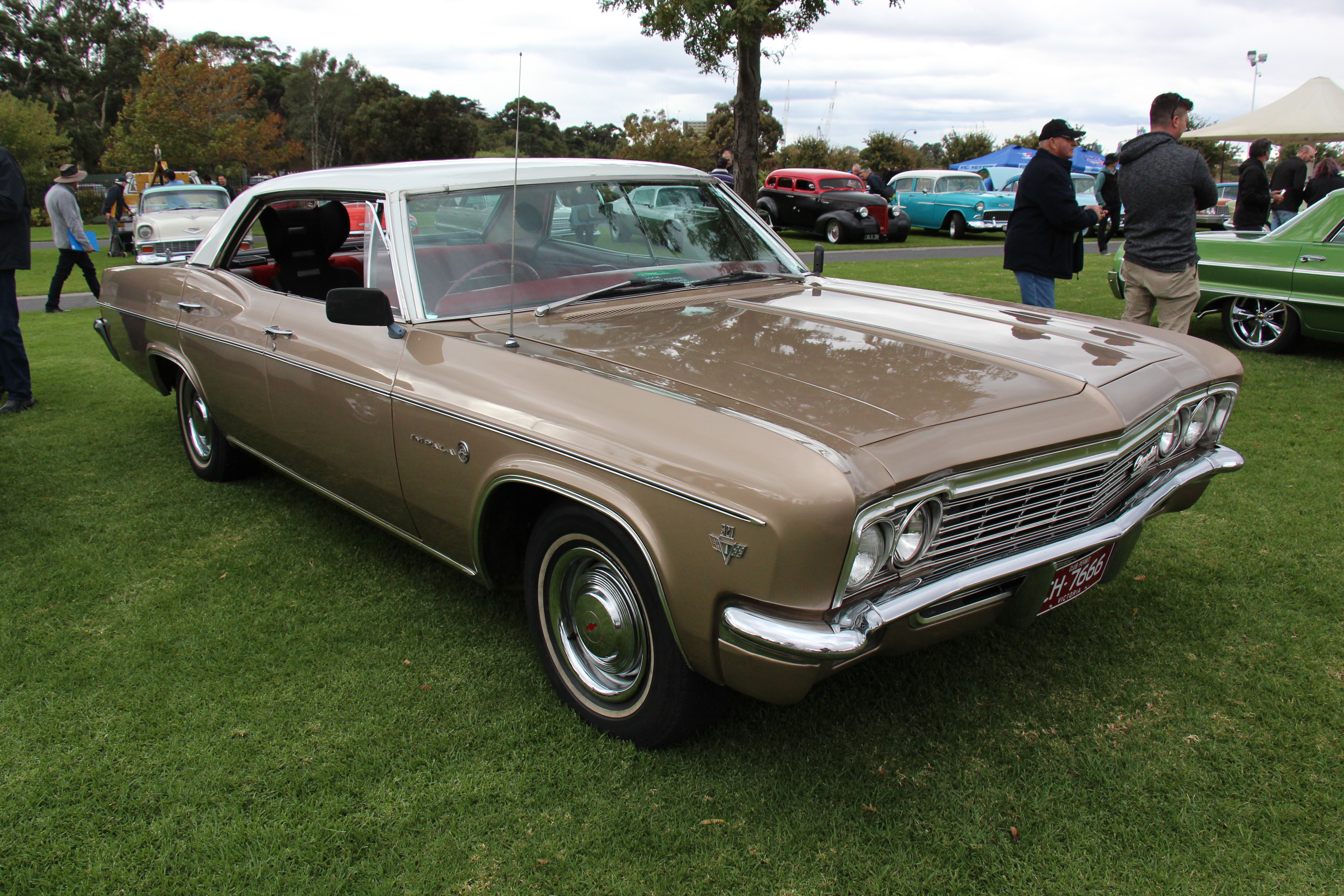 1966_chevrolet_impala_4_door_hardtop_26517594950.jpg