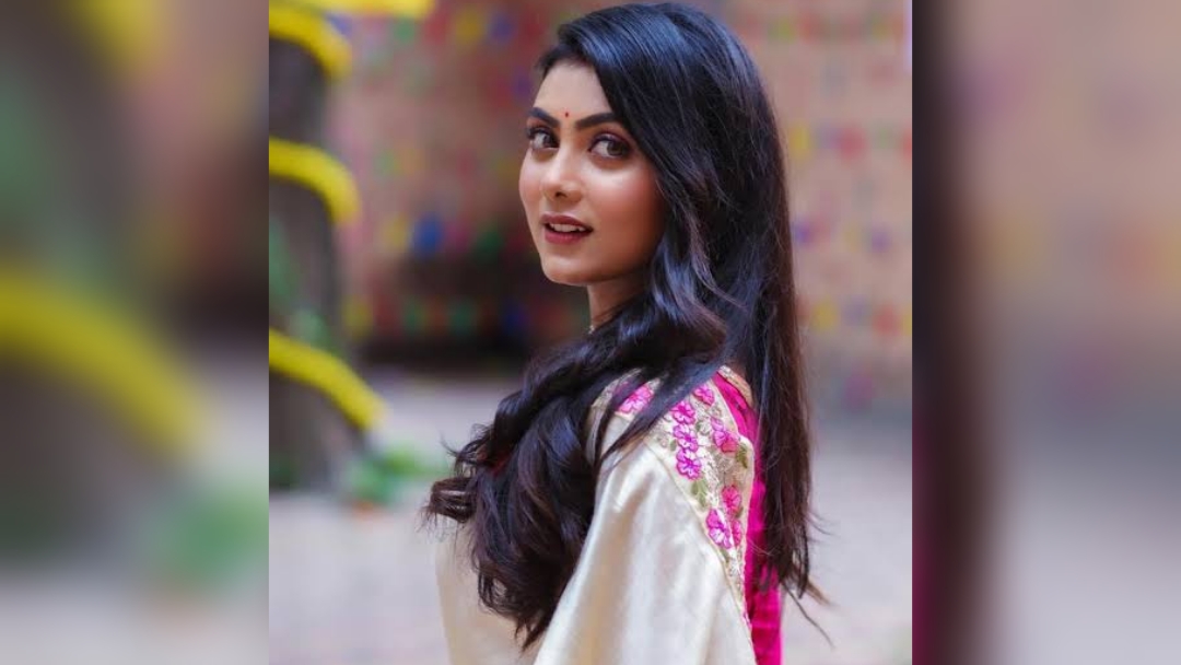 Want to watch 'Priyotoma' with my parents: Idhika Paul