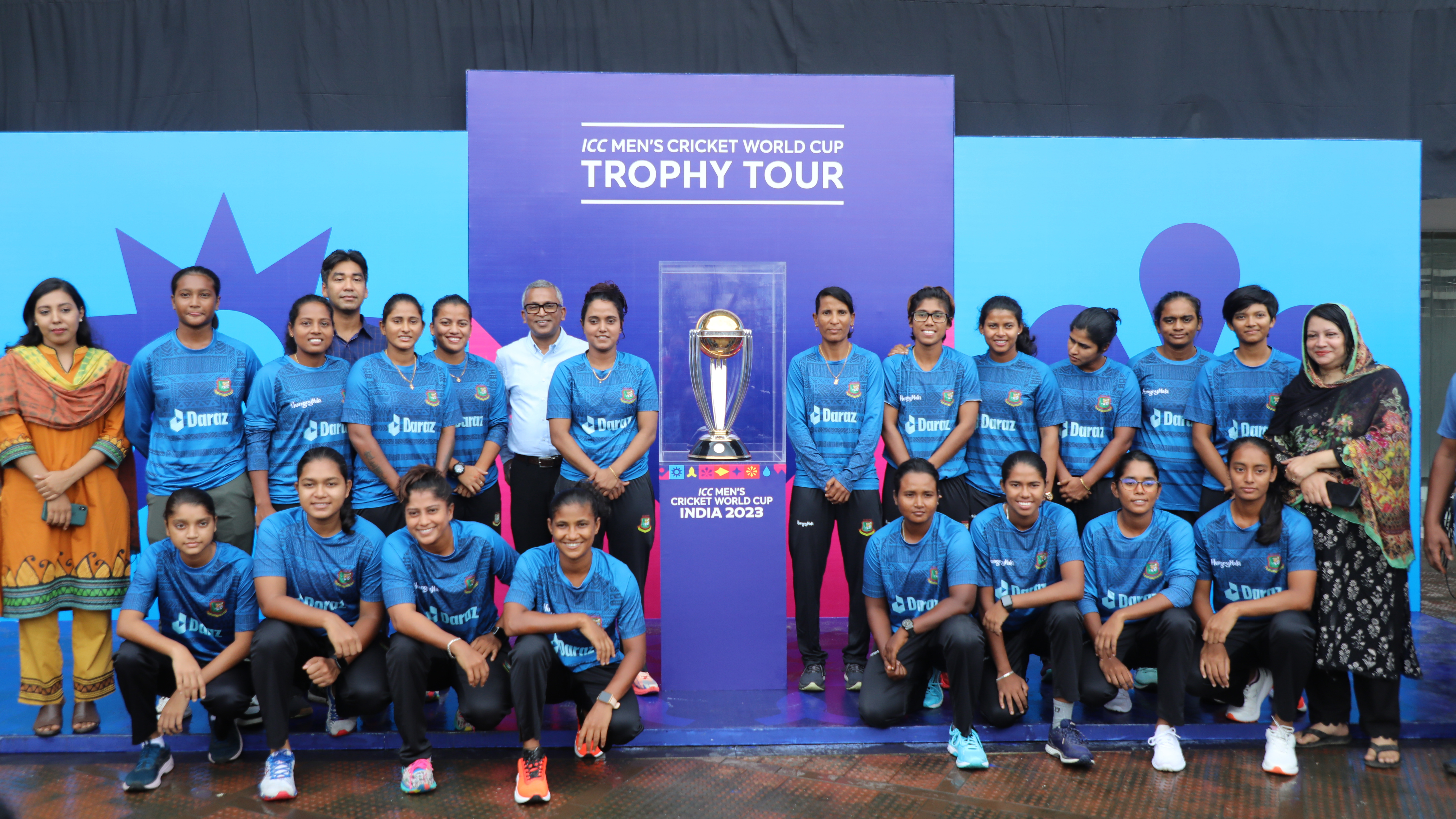 bd_women_team_with_world_cup_trophy.jpg