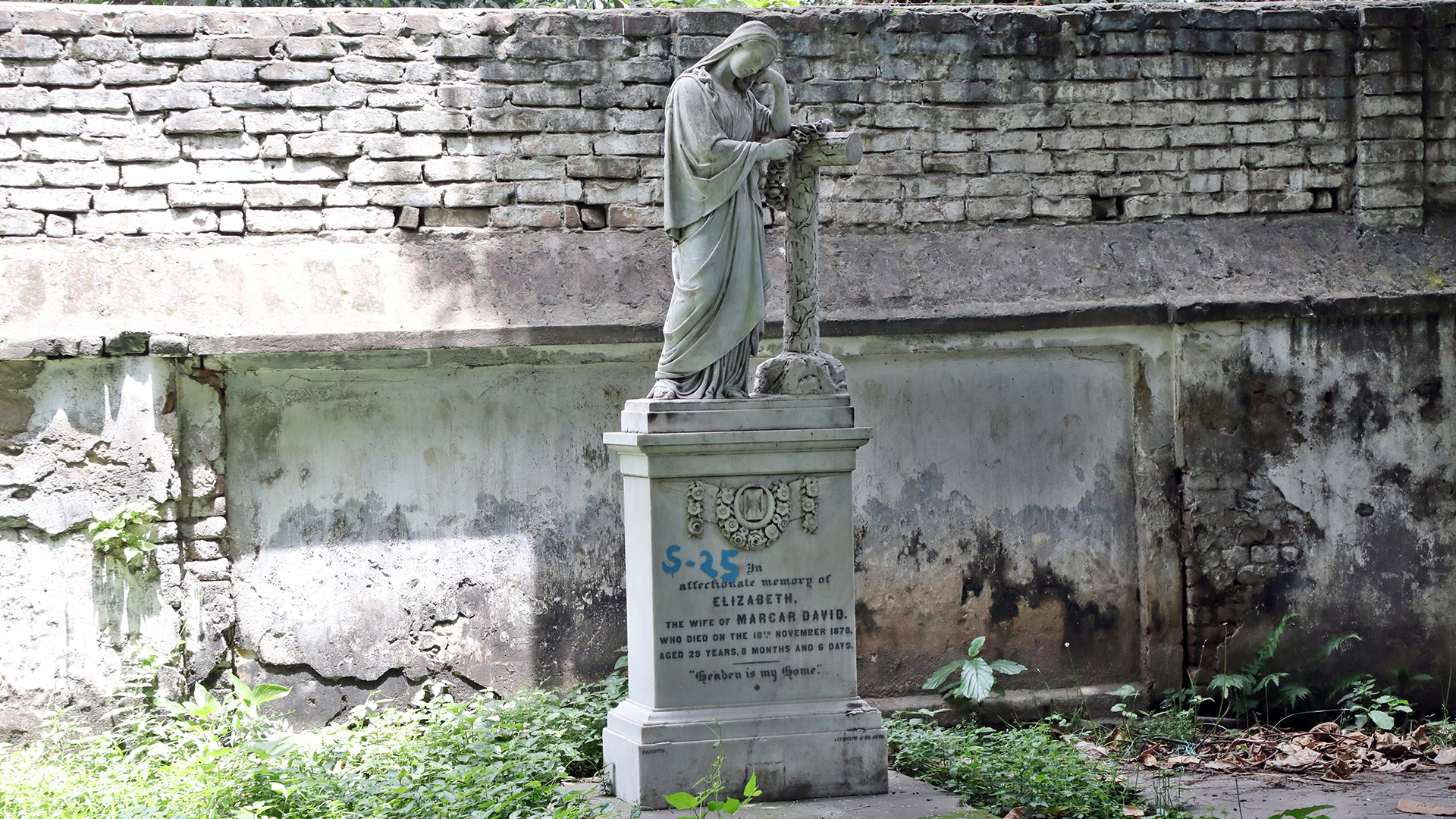 narinda_christian_cemetery_9.jpg