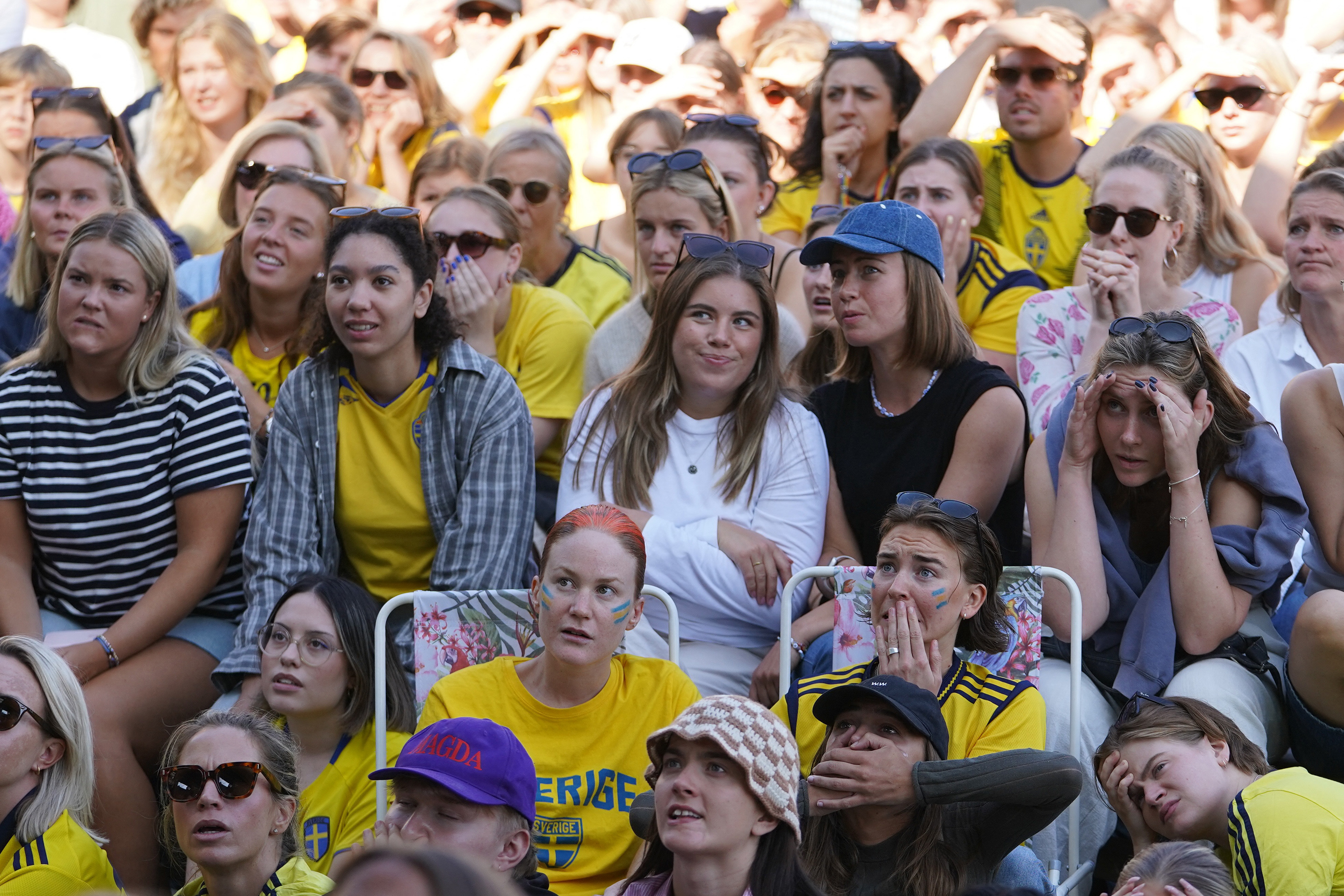 crowd2.jpg
