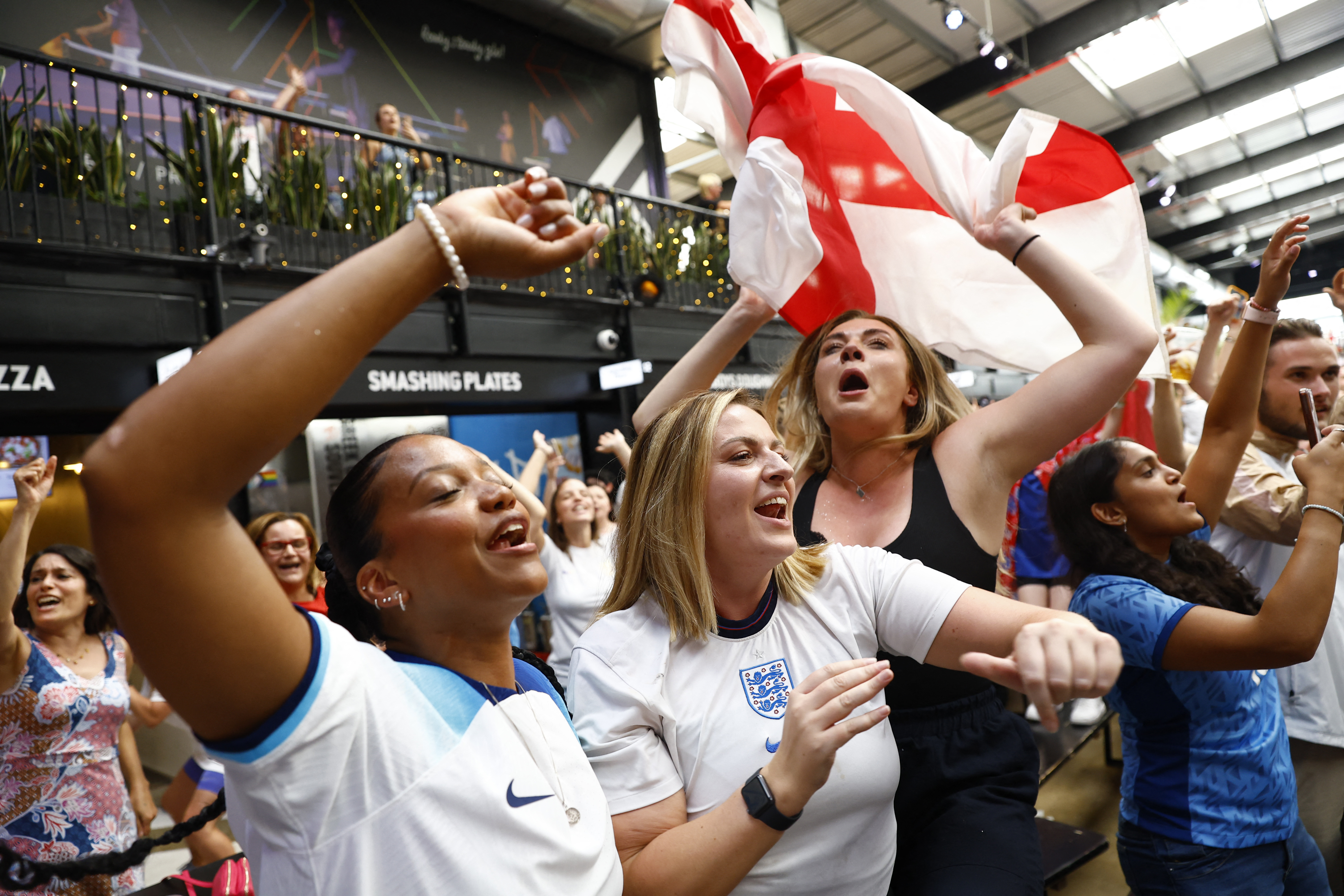 england_fans.jpg