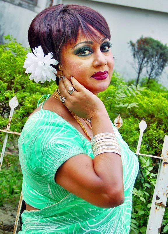 nuton-real-birth-name-bangladesh.jpg