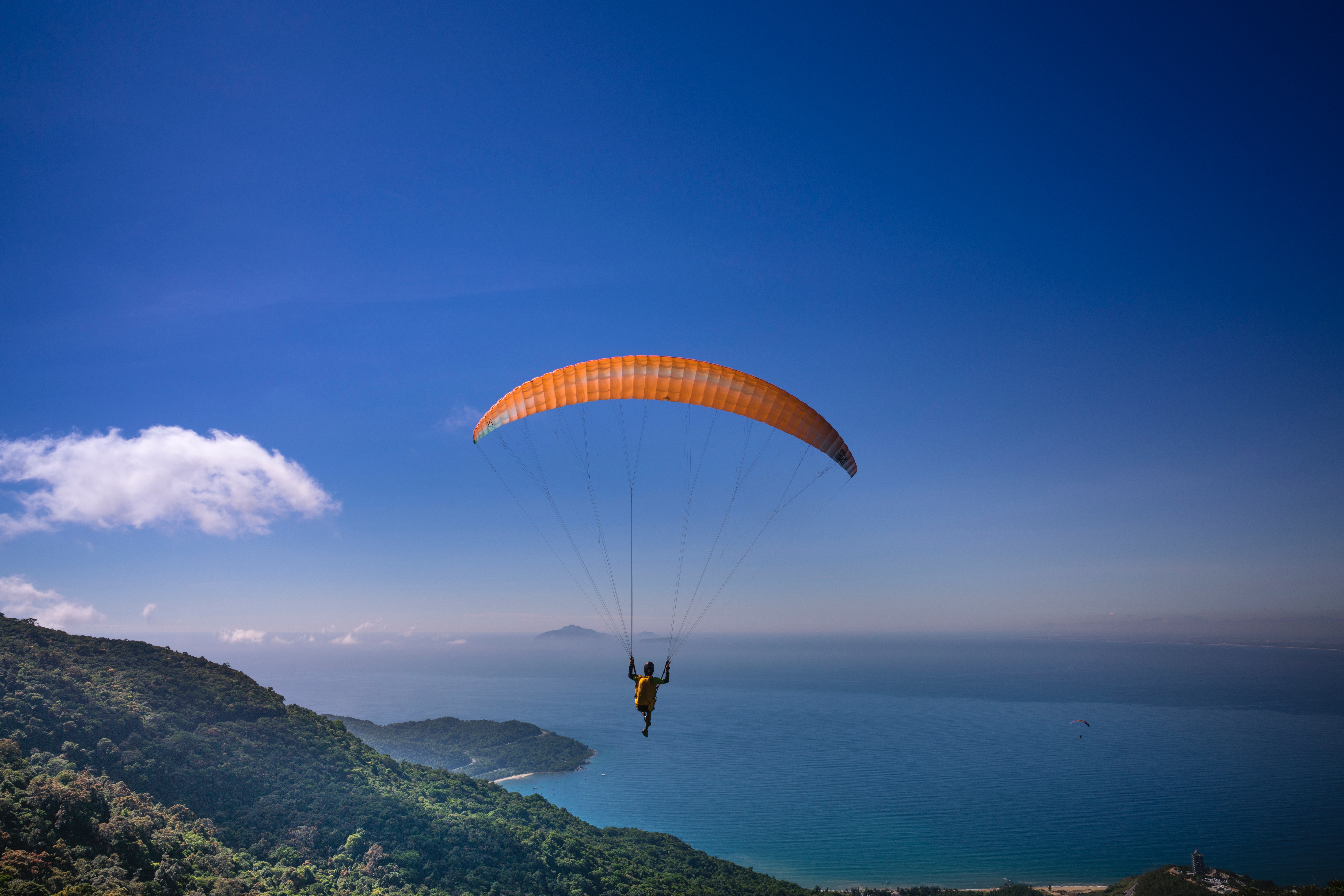phuket Take your adventure to new heights: 5 places in Asia for paragliding