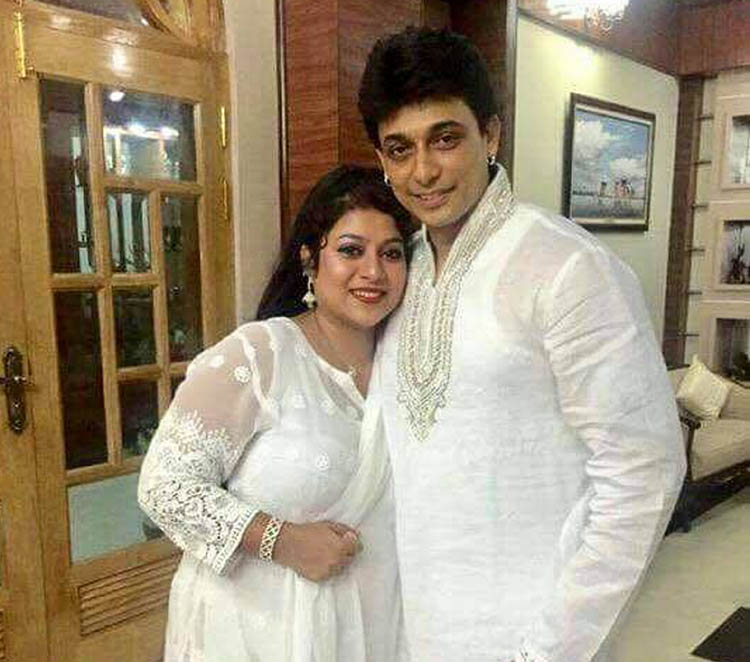 1513534217dhaka_shabnur_copy.jpg