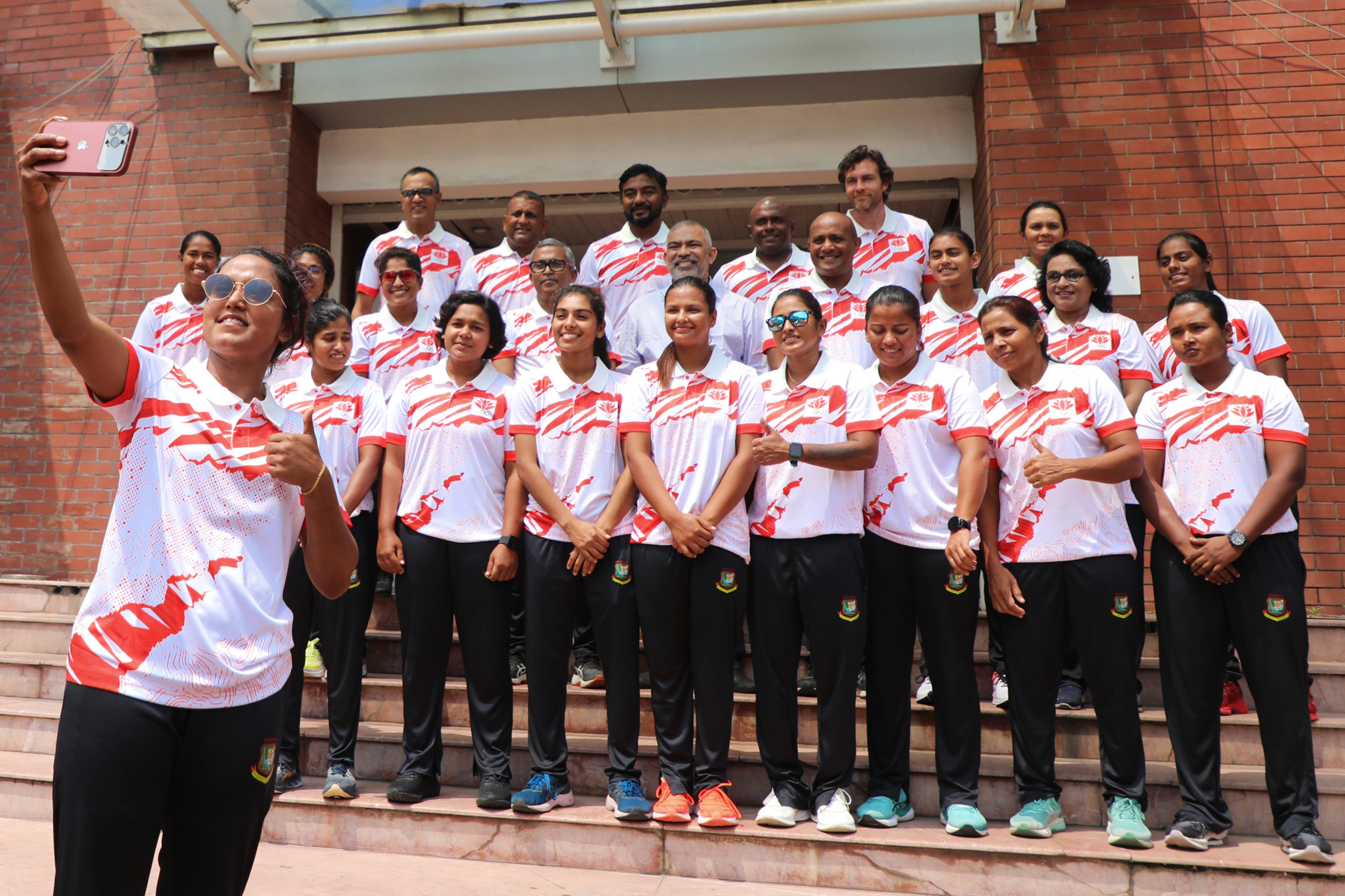 womens_cricket_team.jpg