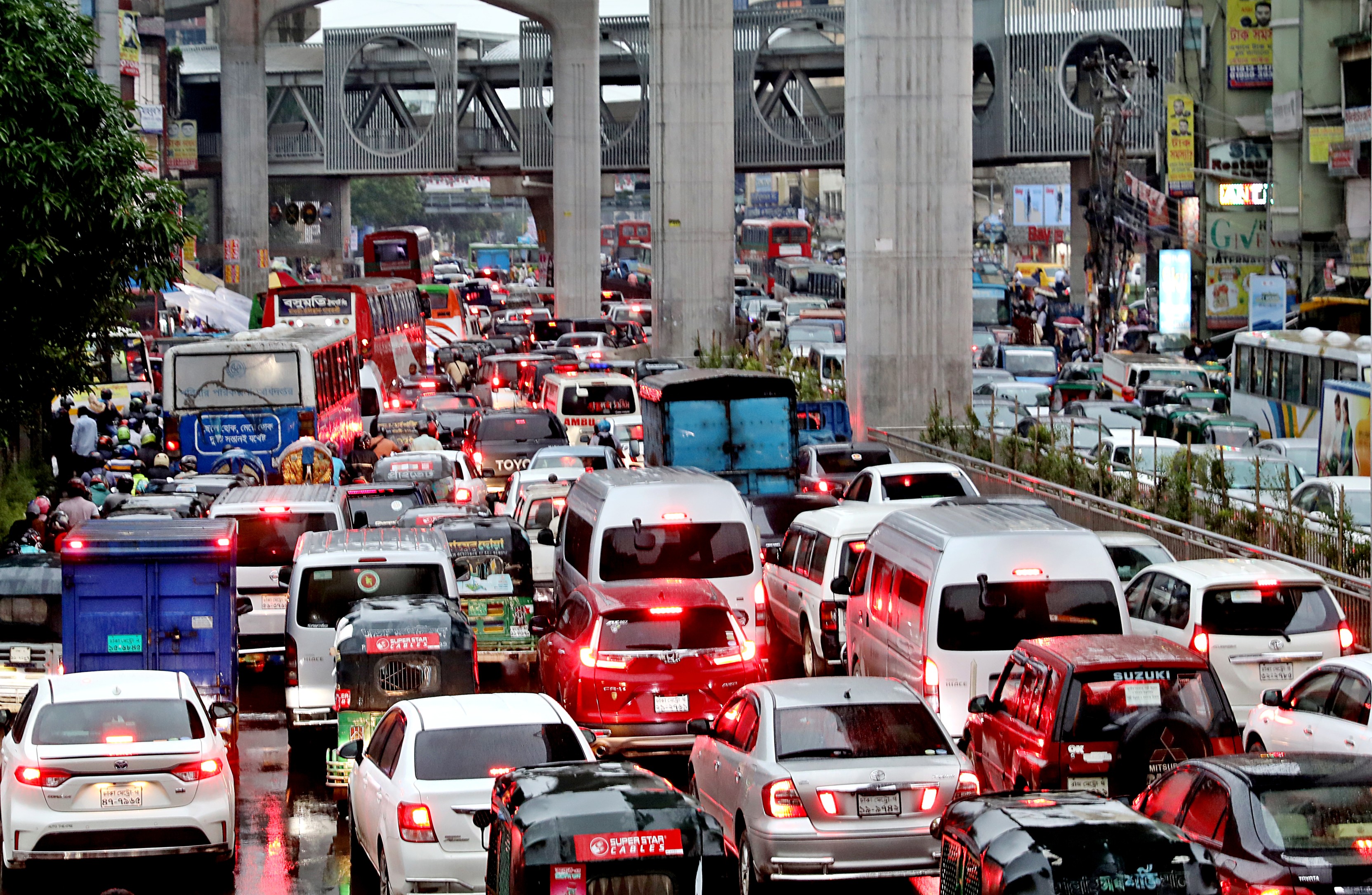 Why exactly is Dhaka the slowest city in the world?