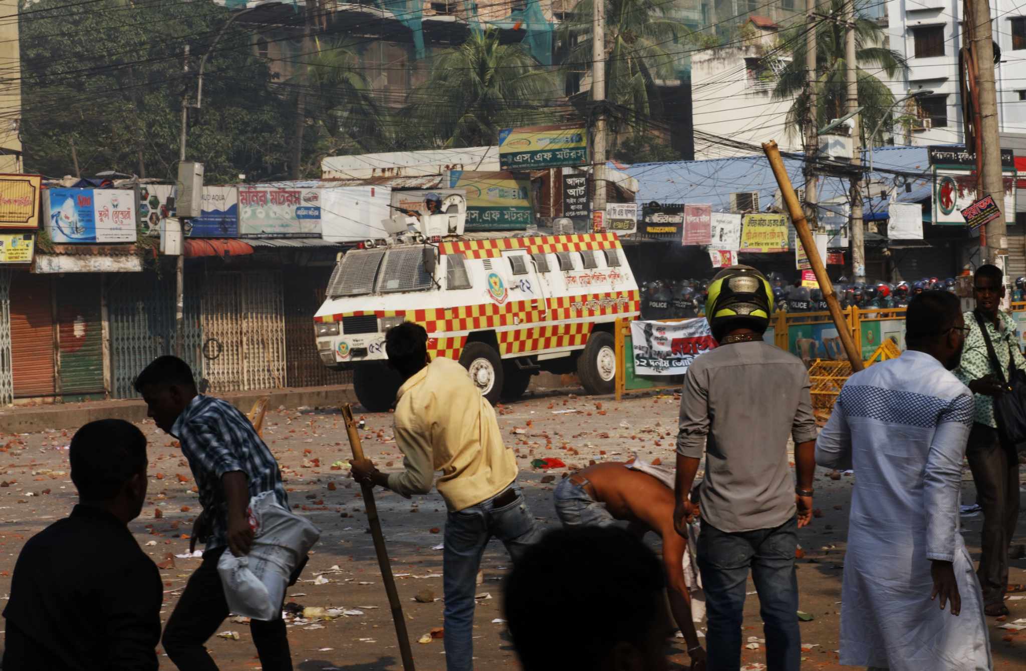 police-bnp-clash_12.jpg
