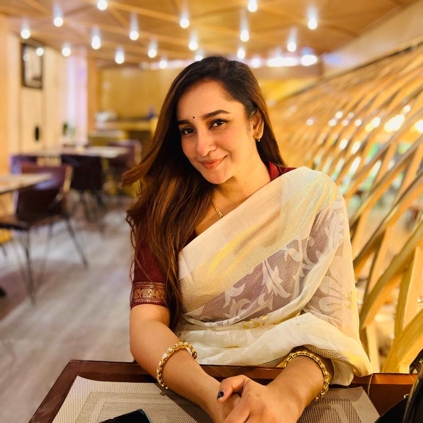 atiya_anisha_1.jpg