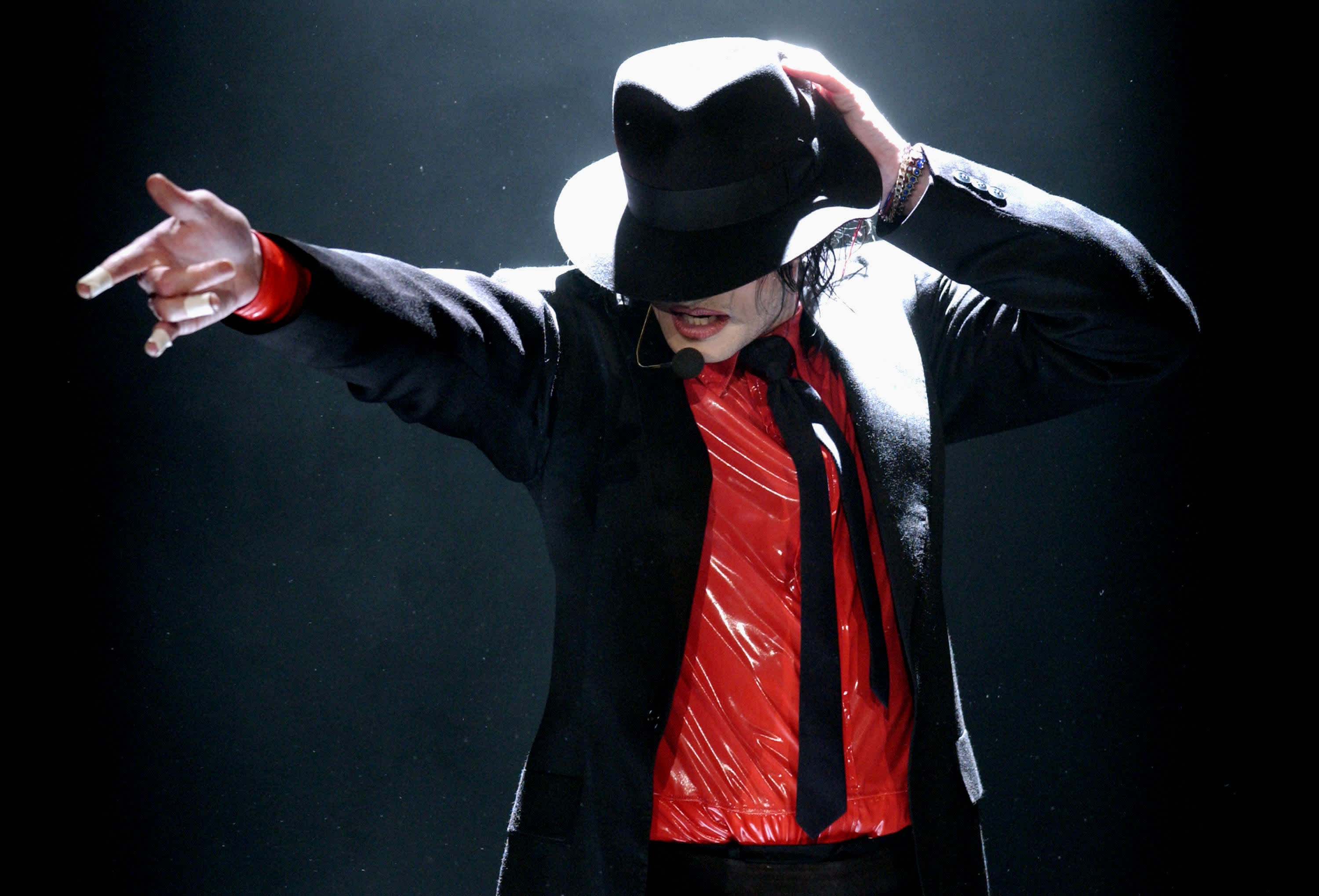 Michael Jackson earns top spot on Forbes list