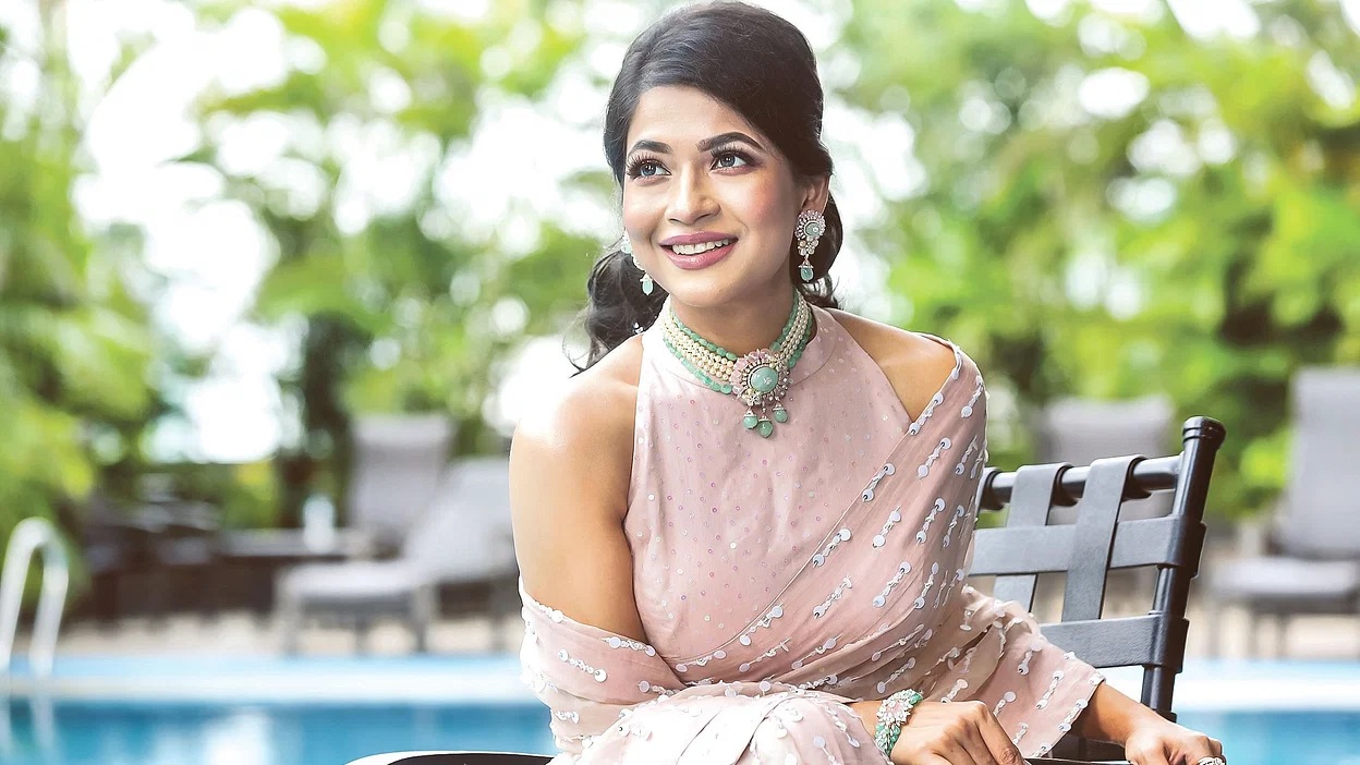 prothomalo-english_2021-10_79f8e9c3-6b5d-4236-9dbf-49d6104ad2f9_azmeri_haque_badhon_0.jpg
