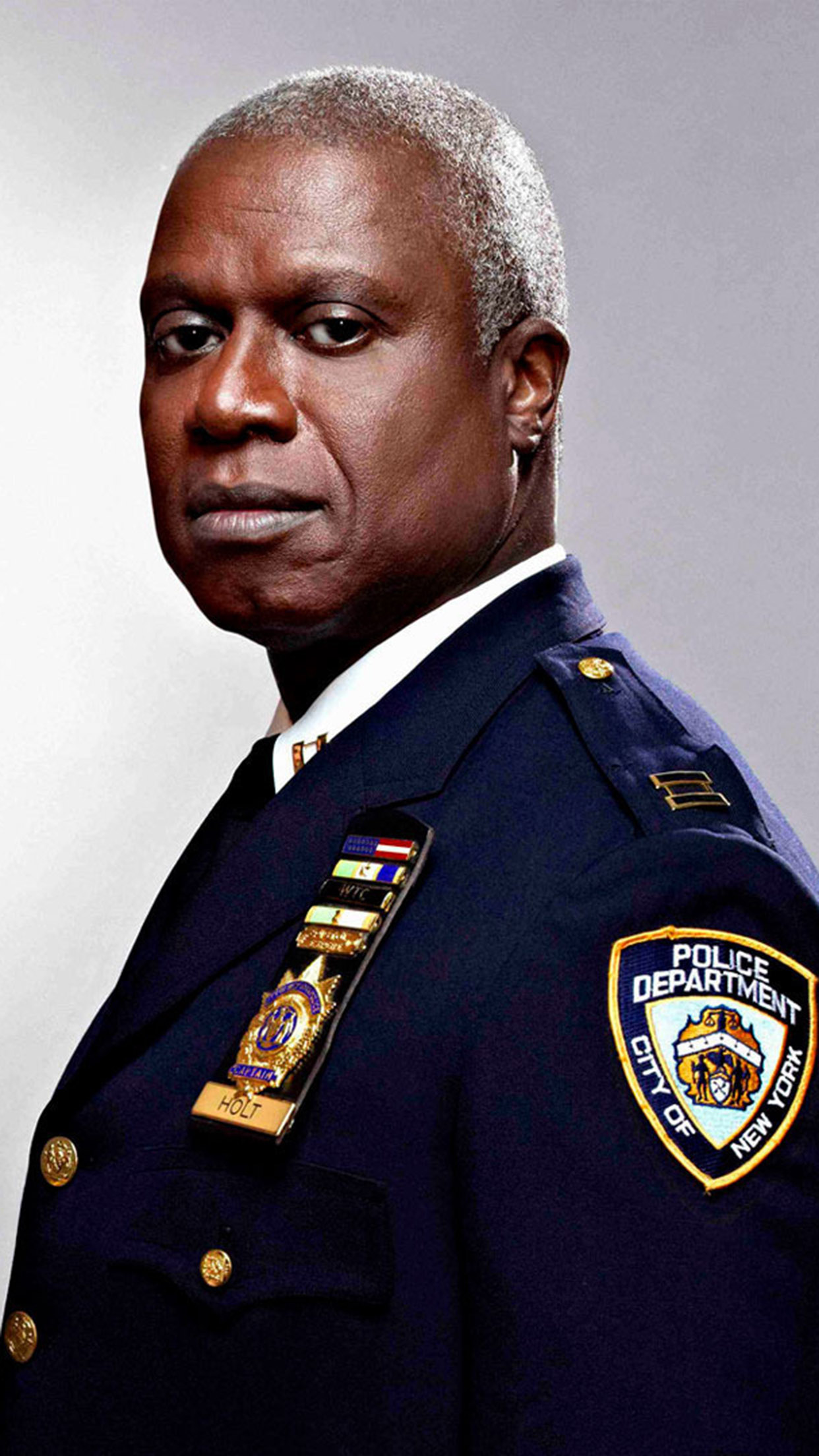 brooklyn-nine-nine-andre-braugher-3wallpapers-iphone-parallax.jpg