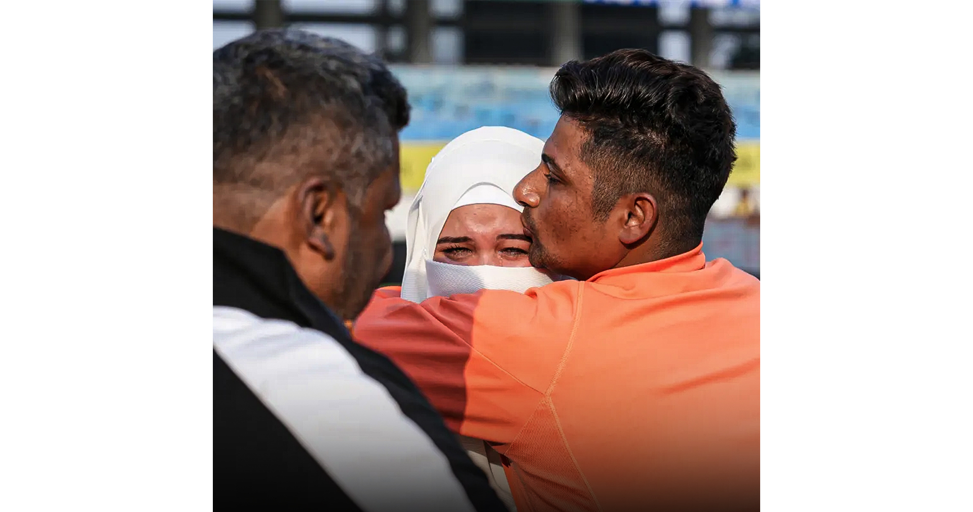 sarfaraz_khan_with_wife.jpg