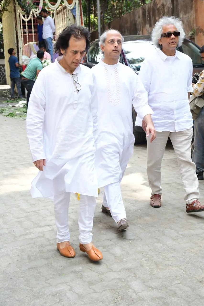 pankaj_udhas_funeral_2.jpg
