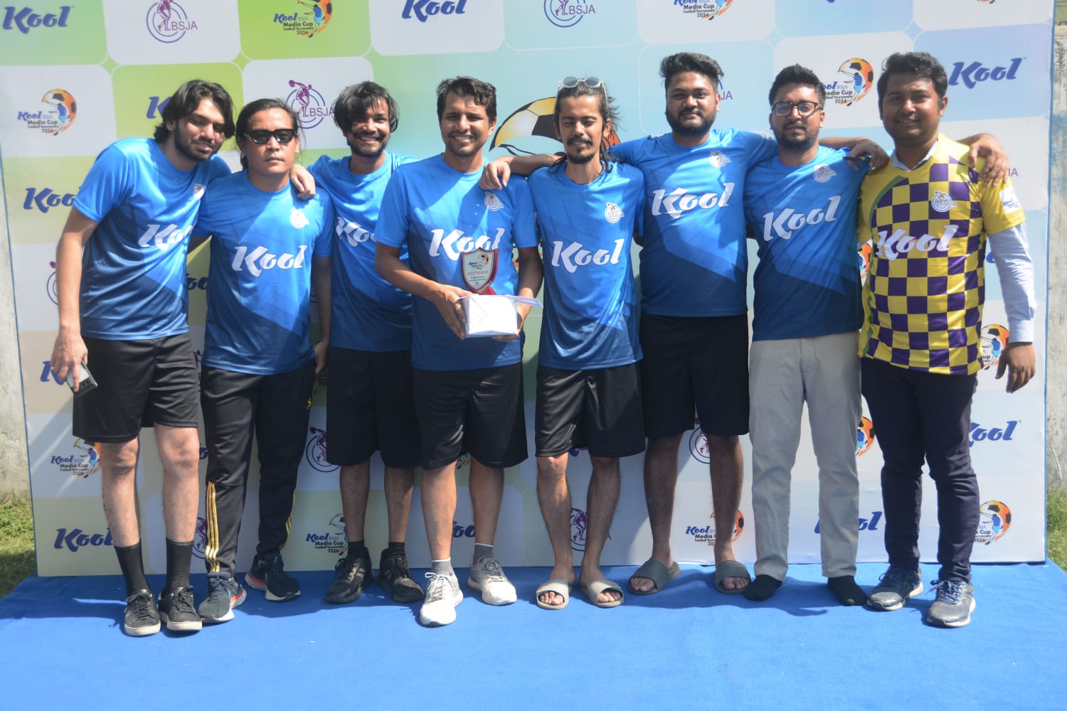 DS shake off nerves in opener