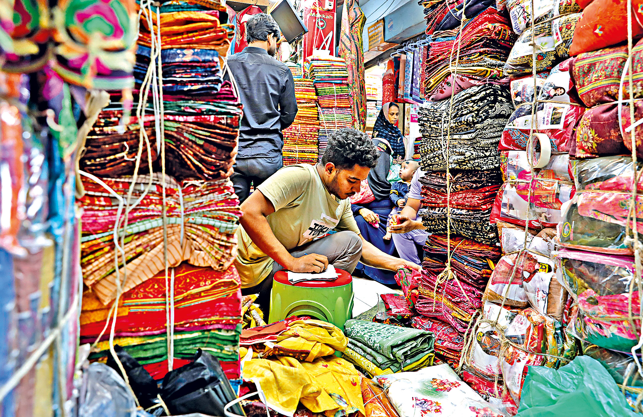 islampur-clothing-market-4_0.jpg