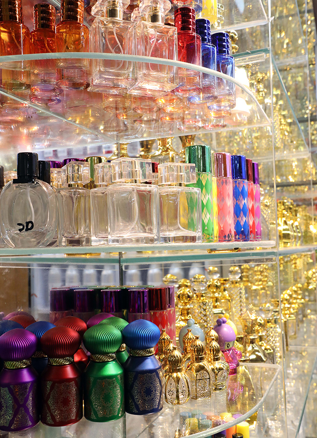 perfume_market_old_dhaka_1.jpg