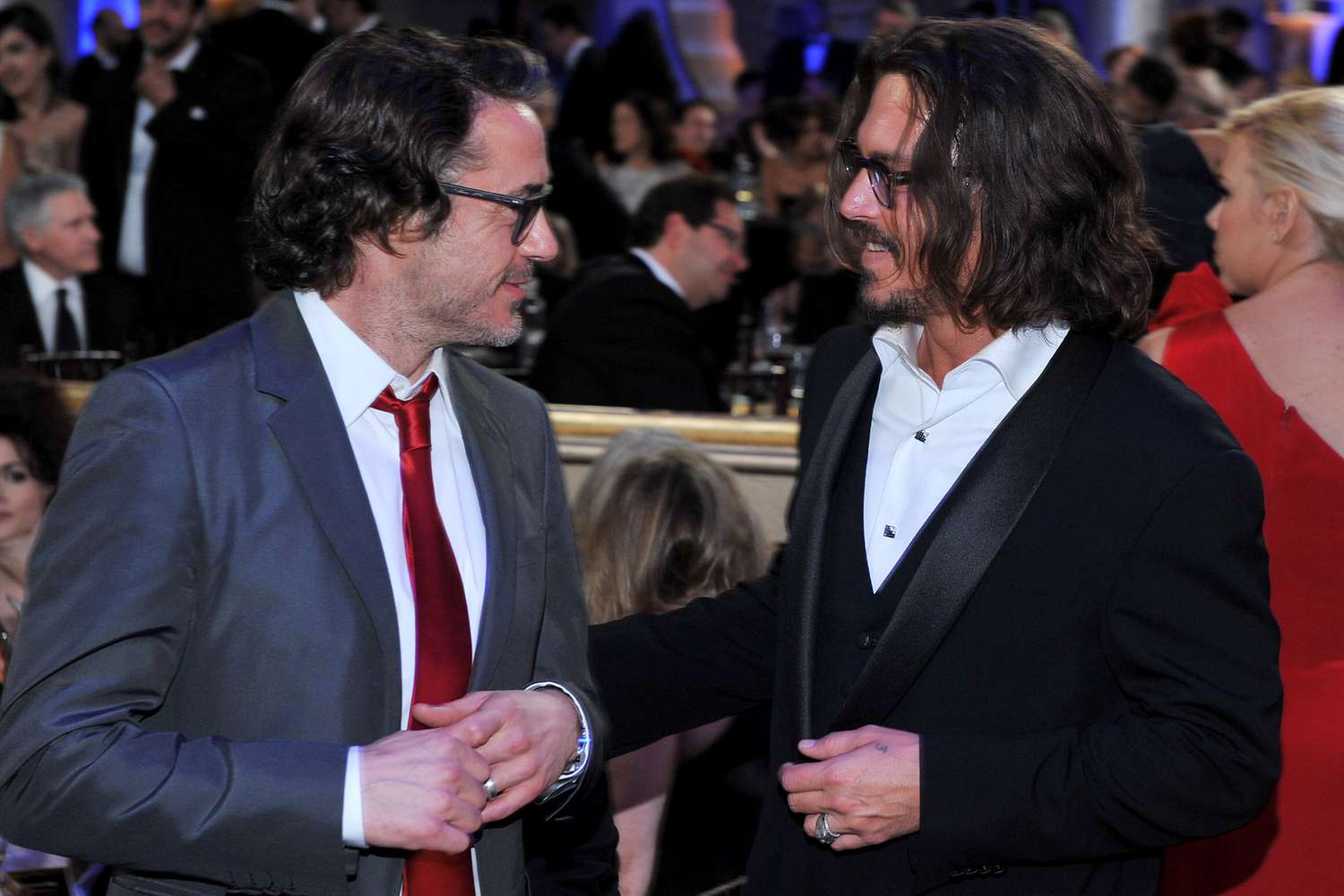 johnny-depp-robert-downey-jr.-031124-02-c5c42bf6a42840109aeab4016ce36db9.jpg
