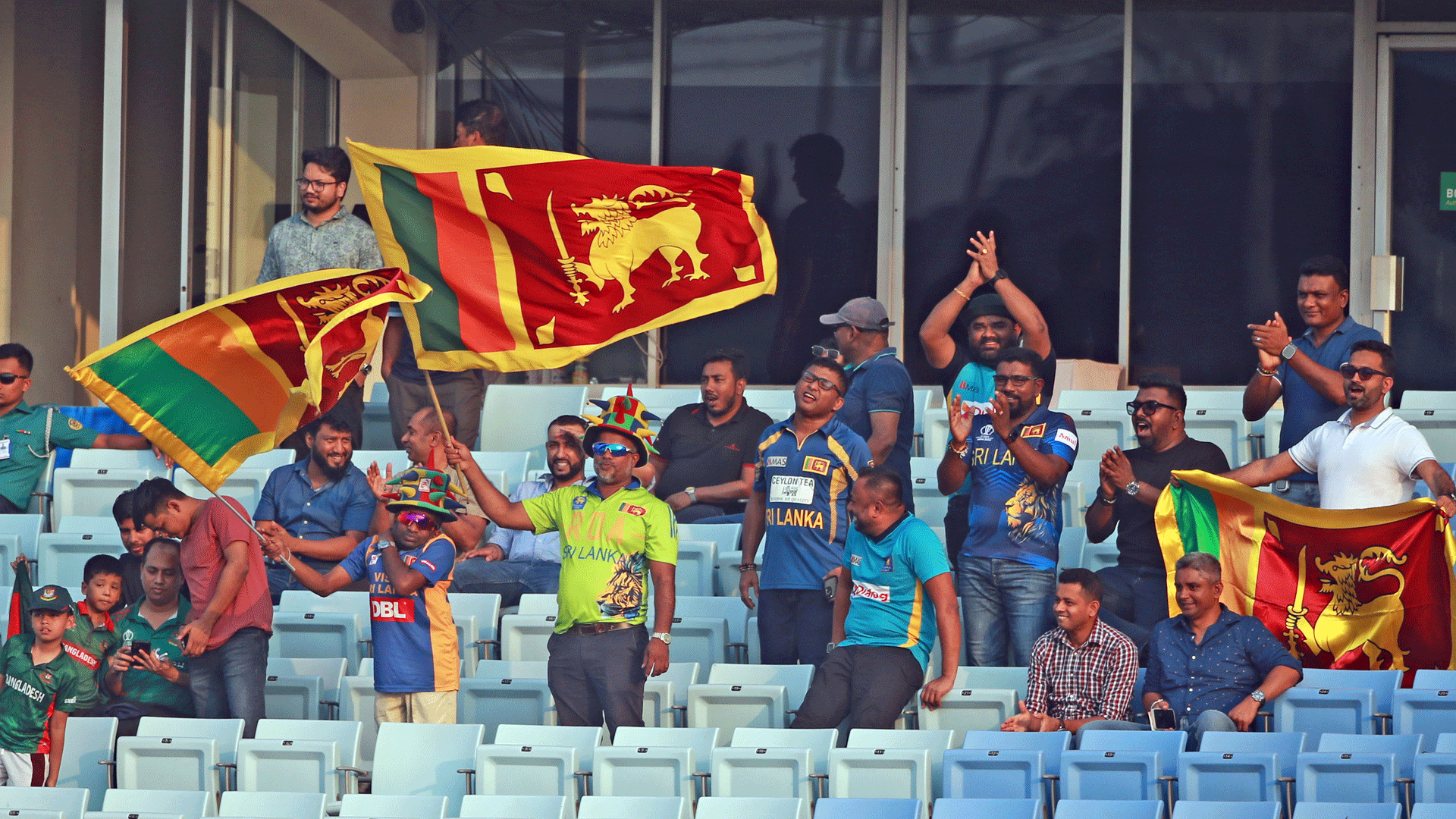 sri-lanka-fans.gif