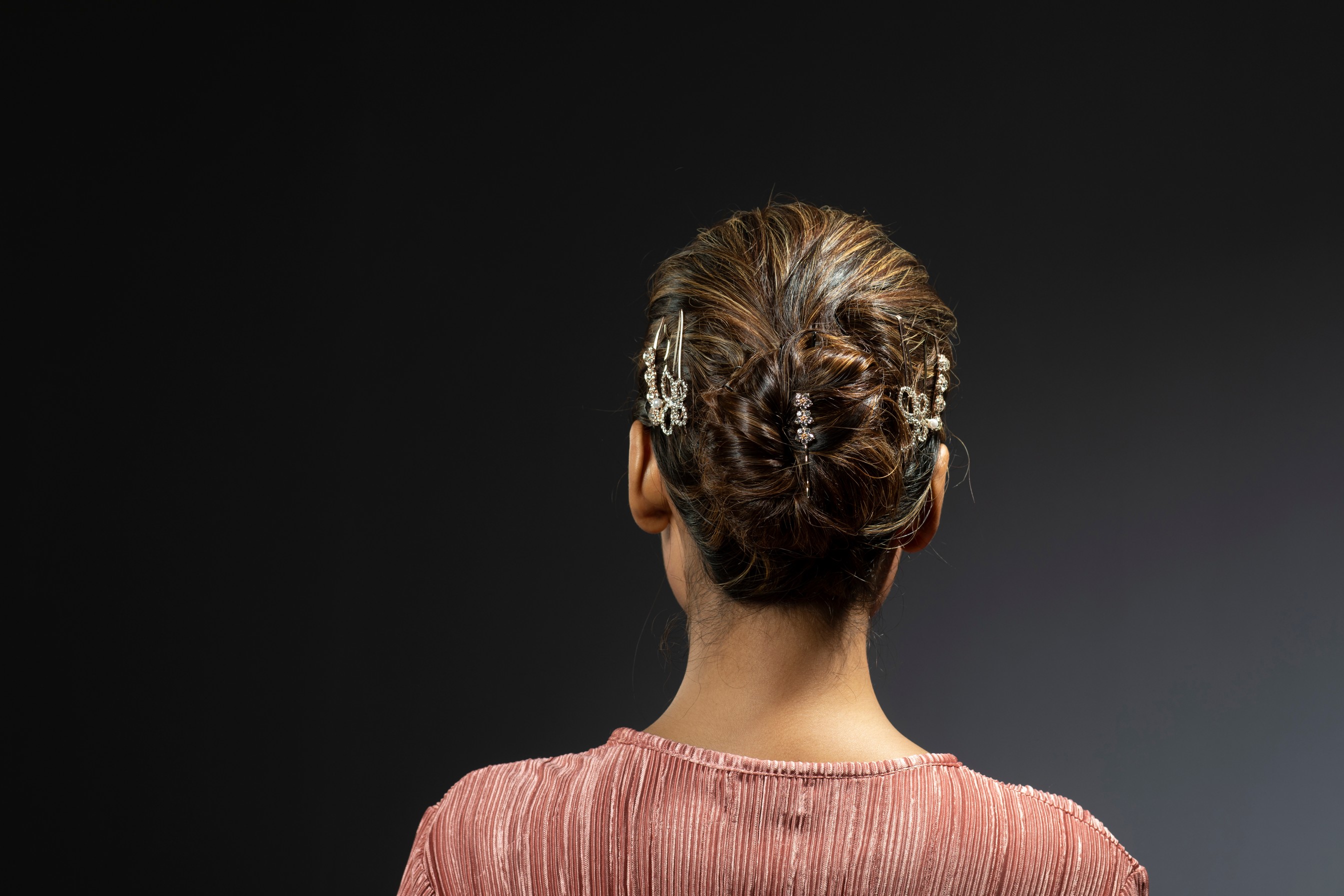 Turn heads with trendy hair clips this summer!