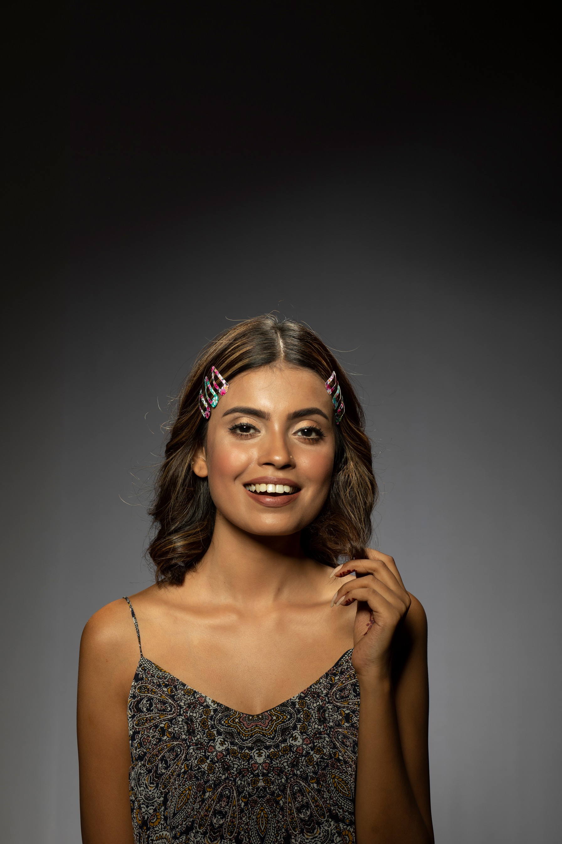 Turn heads with trendy hair clips this summer!