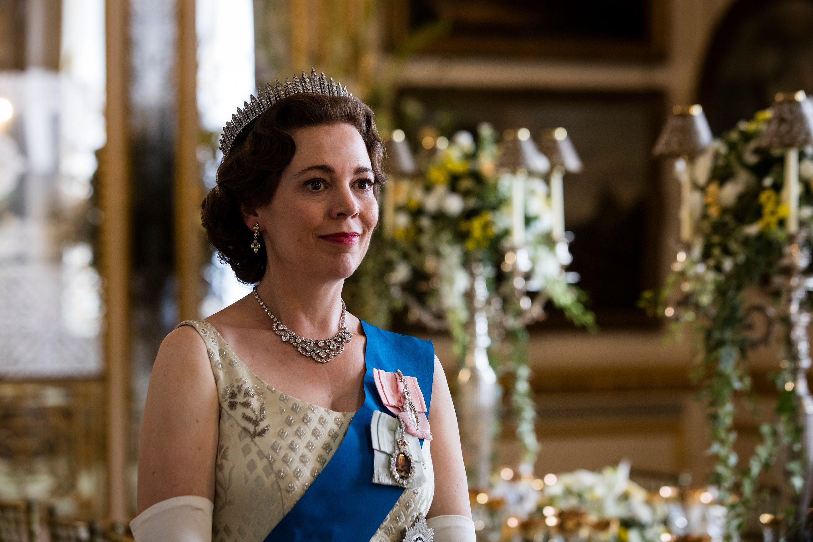 olivia_colman_crown.jpg