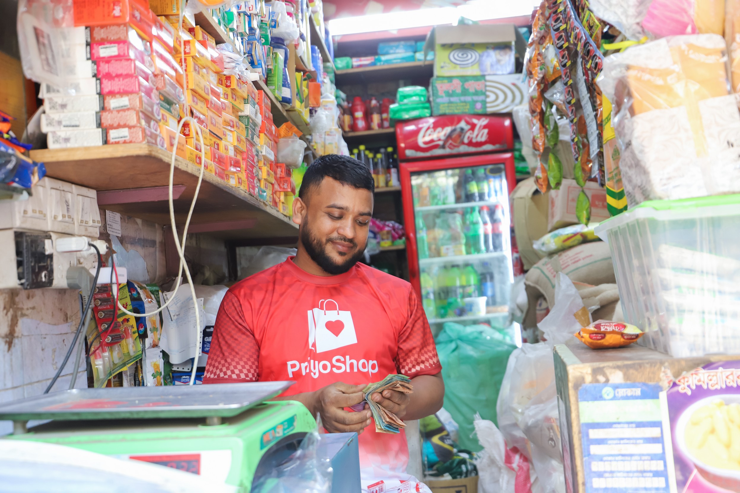 3_priyoshop_retailer.jpg