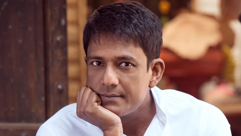 adil_hussain_photo_0.jpg