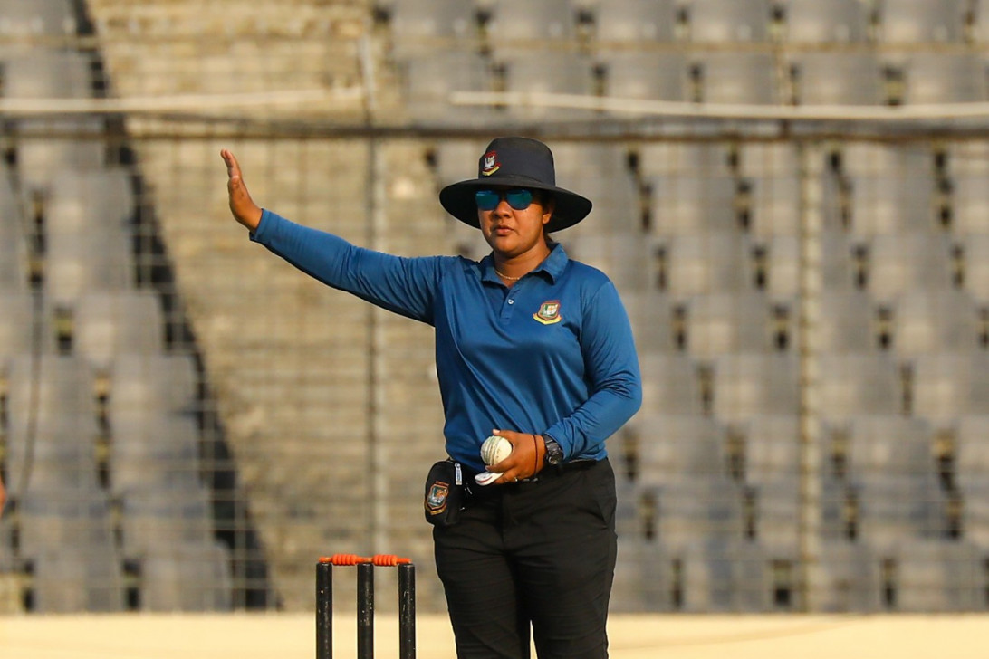 A woman umpire and a click-hungry media