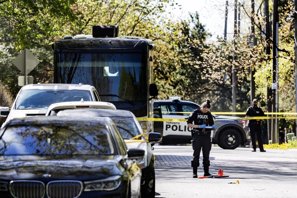 security_guard_shot_at_drakes_toronto_home_2.jpg