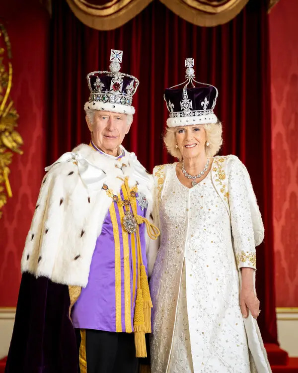 08coronation-portrait-vqtj-articlelarge.jpg