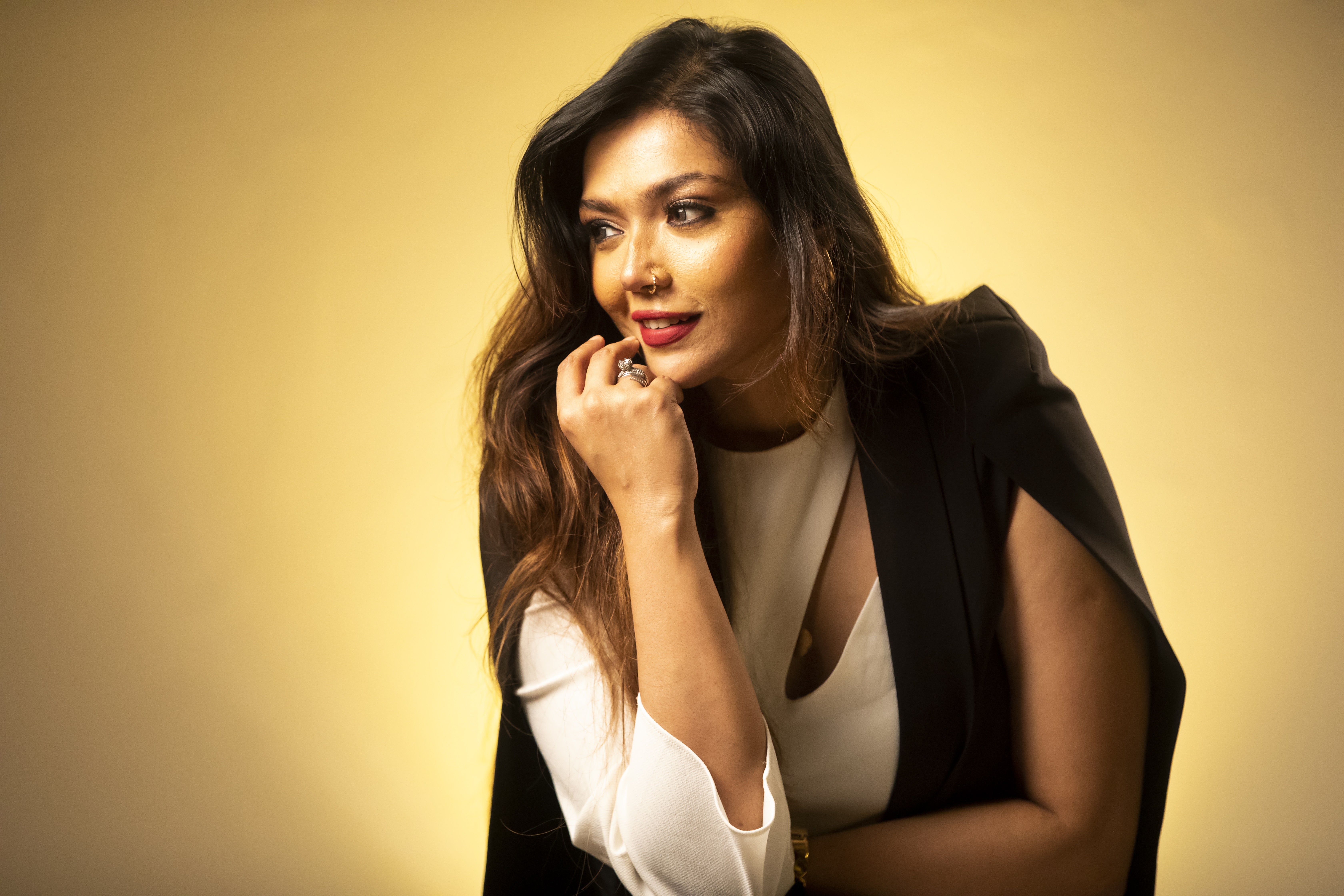 singer_dola_photos_3.jpg