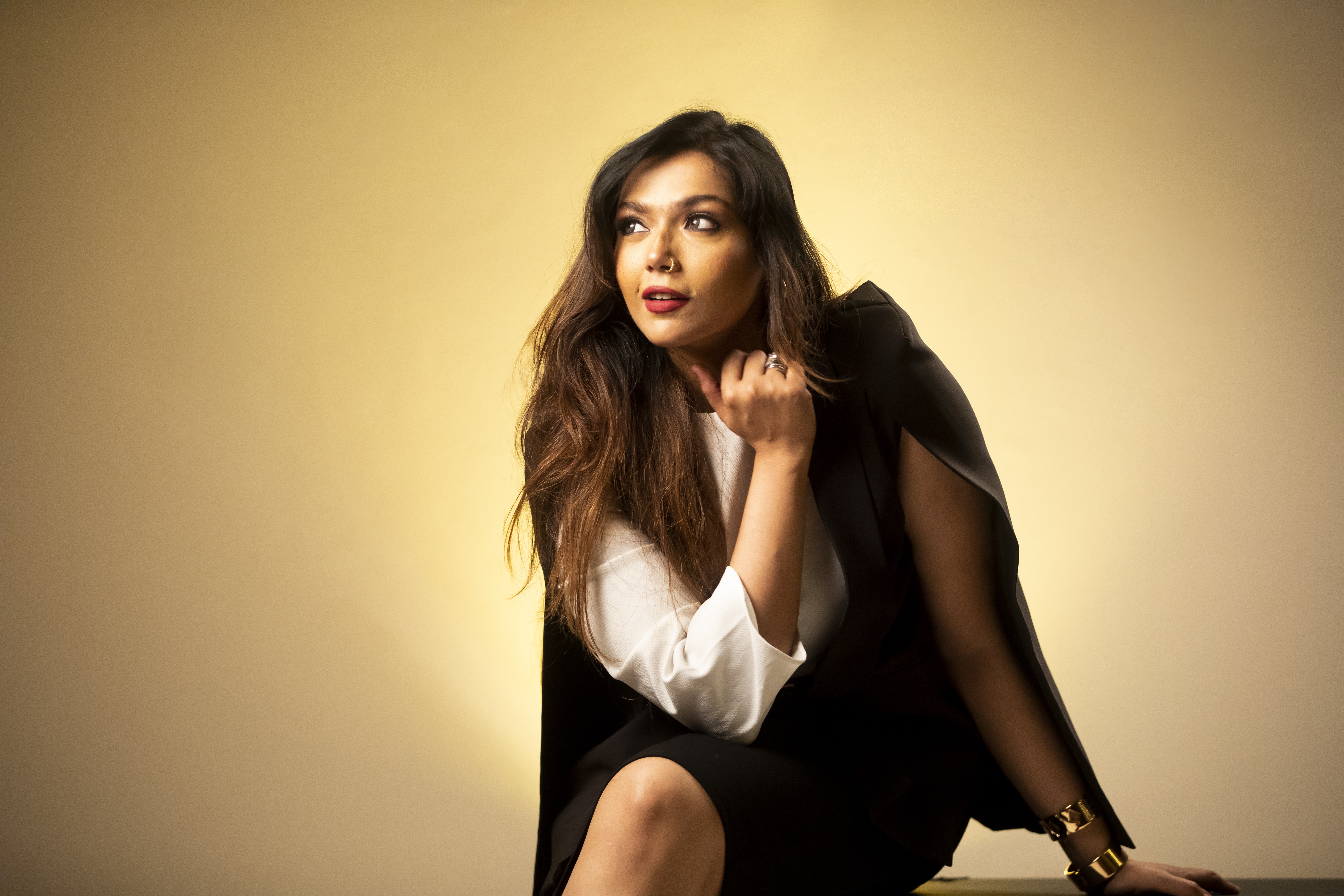 singer_dola_photos_4.jpg