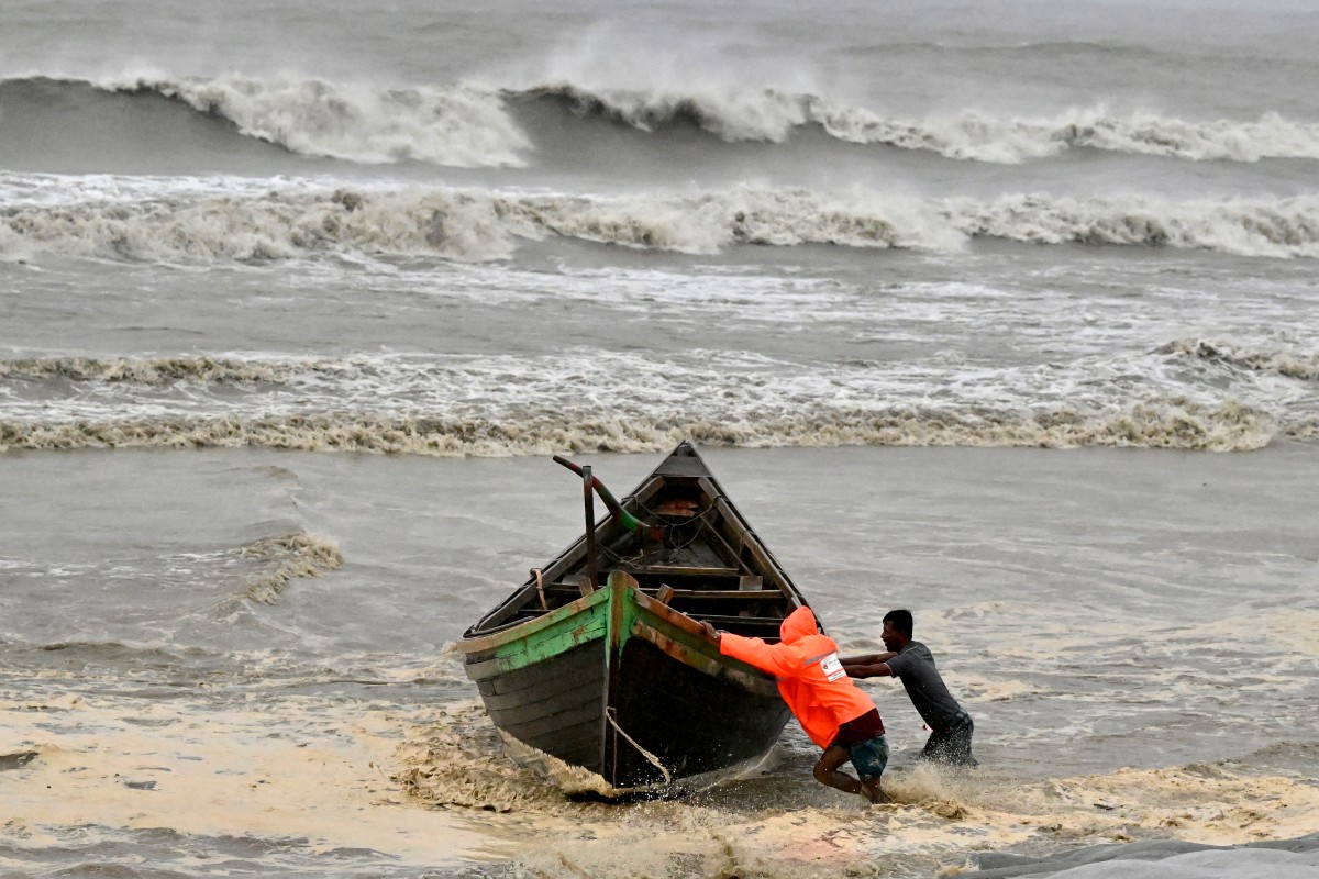'Remal' weakens into deep depression over Jashore  