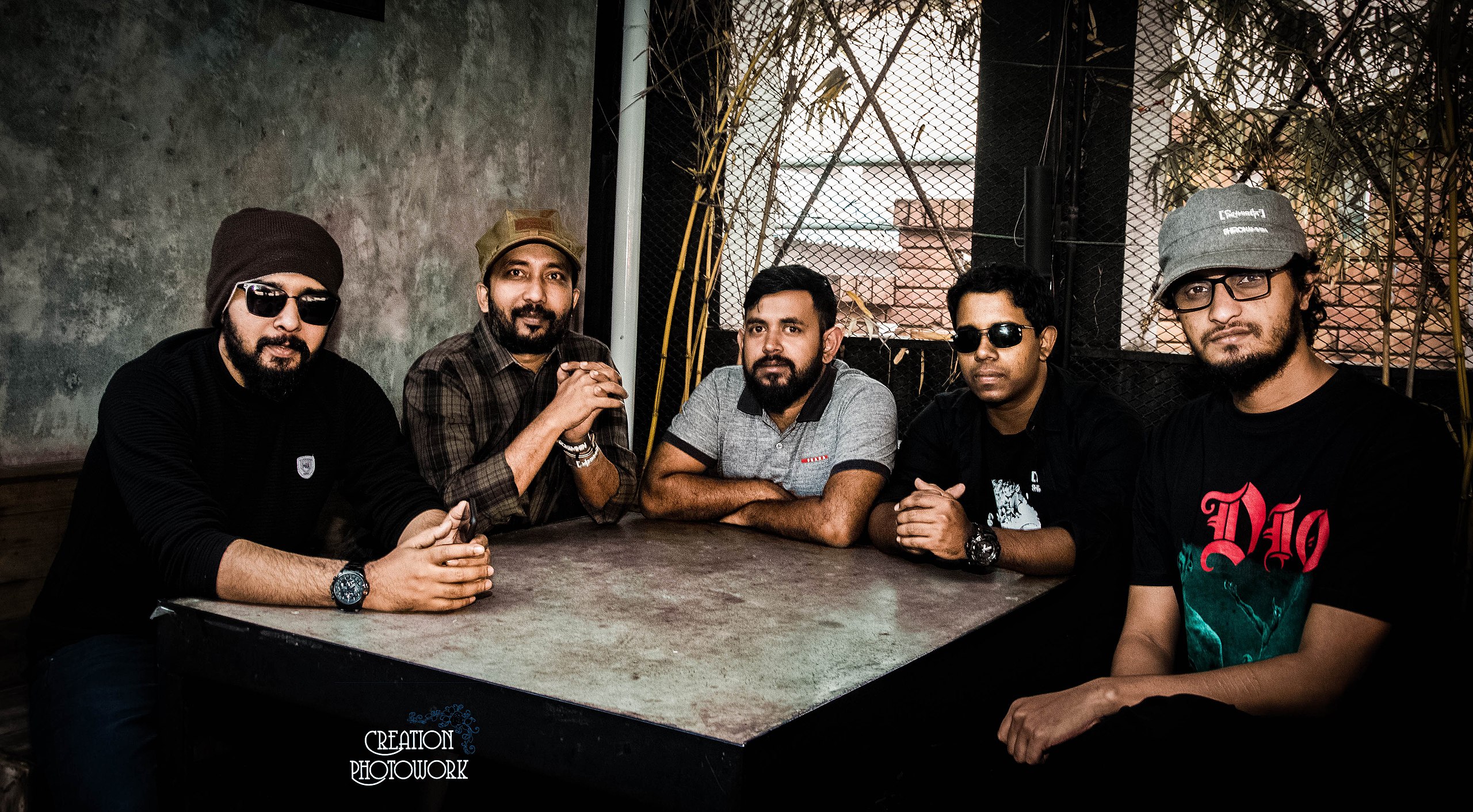 group_photo_of_shironamhin_band_members_03.jpg