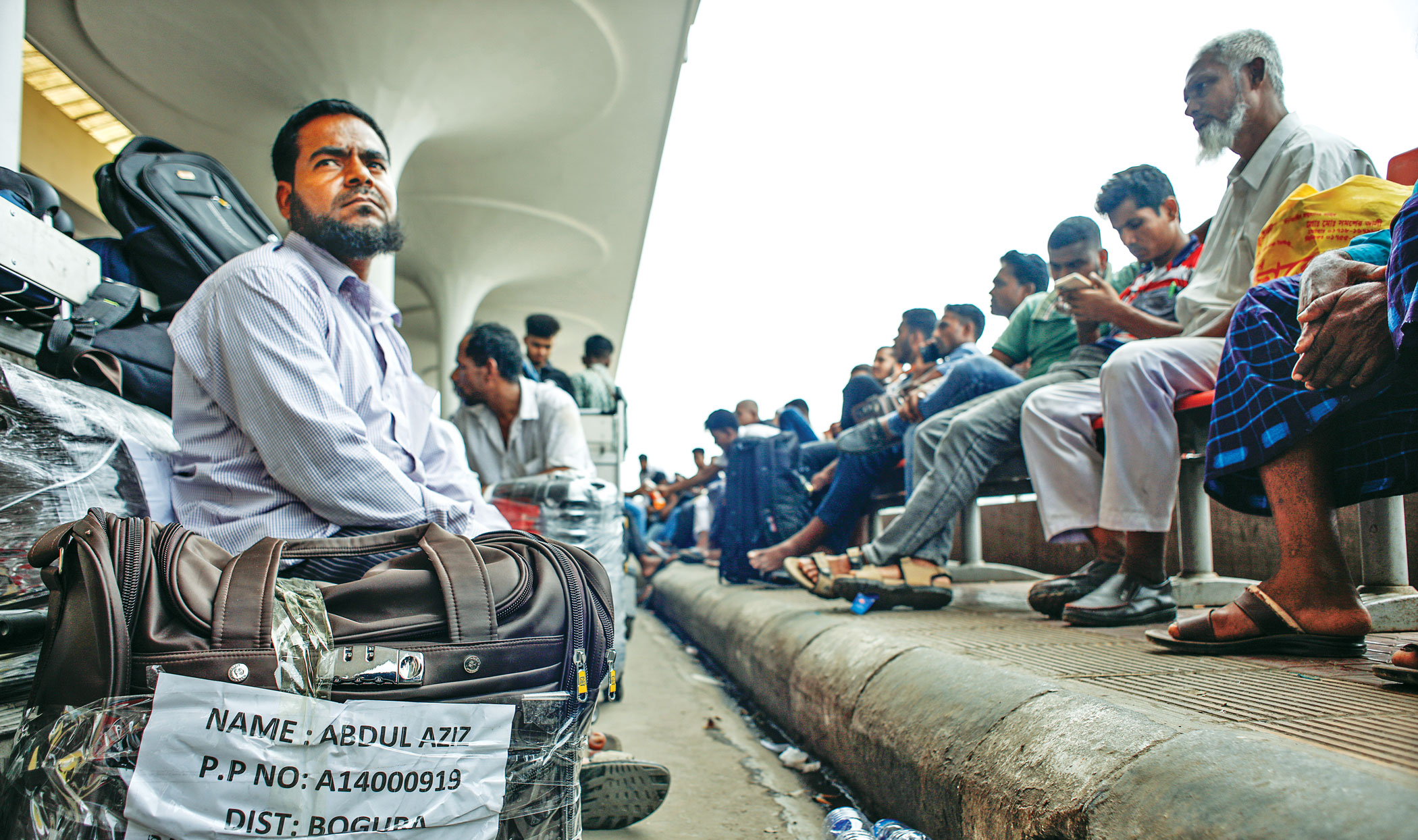 Last day of entry to malaysia on work visa: Hundreds flock to Dhaka airport