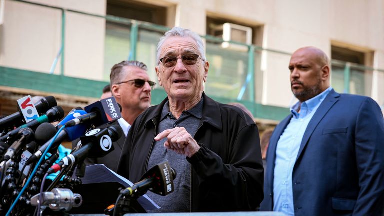skynews-robert-de-niro-new-york_6568177.jpg