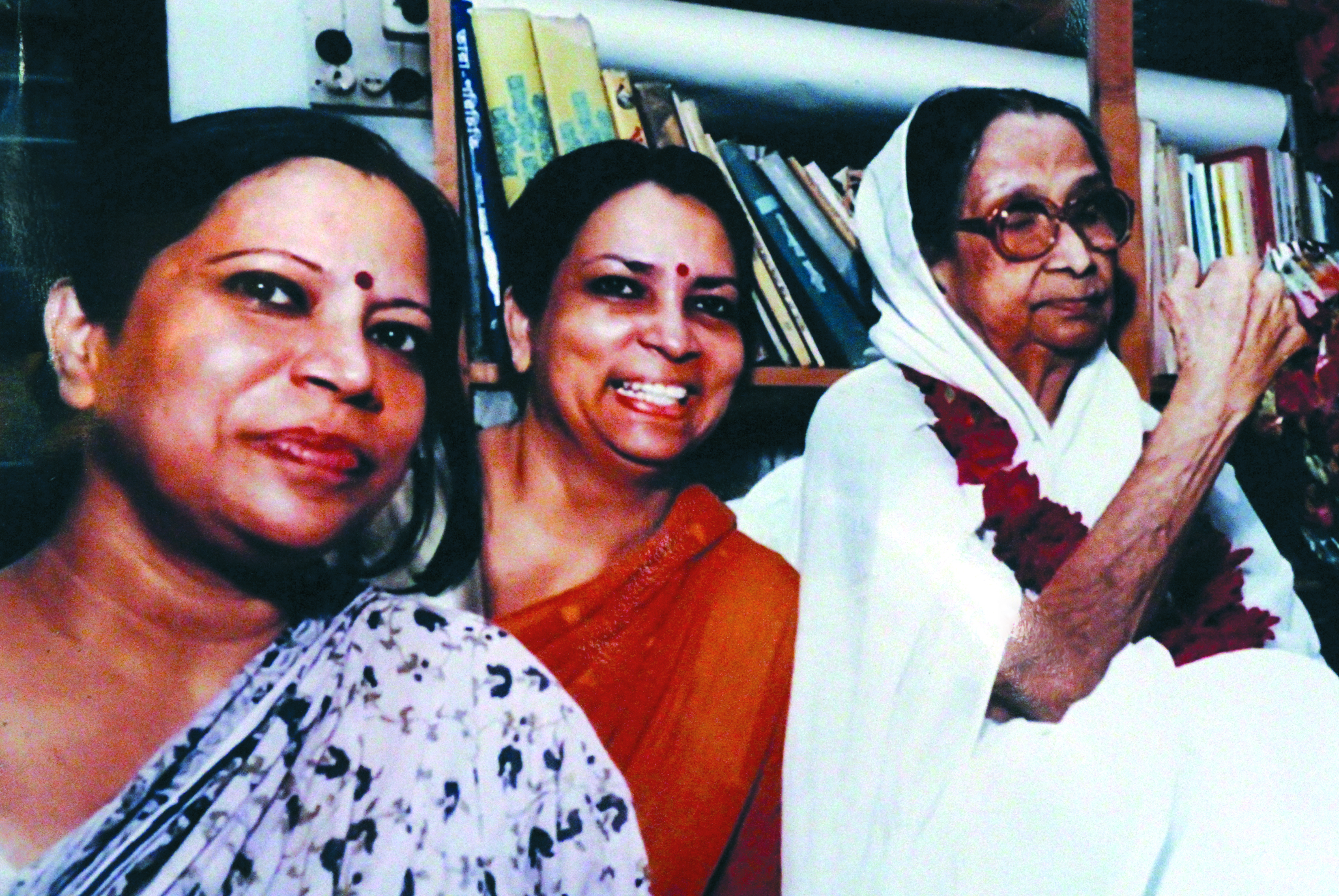 Sufia Kamal with her daughters
