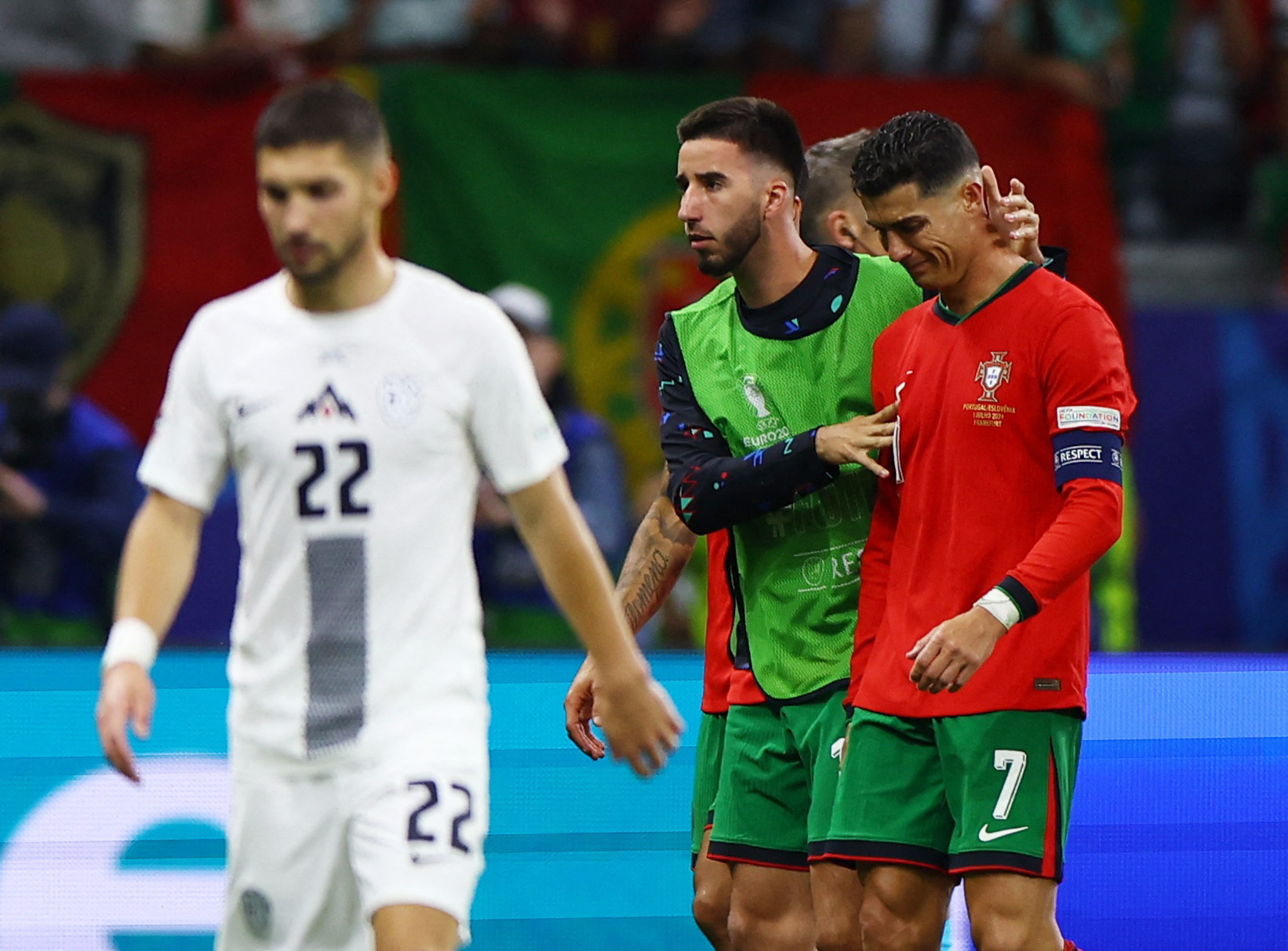 2024-07-01t211825z_959747624_up1ek711n6n3r_rtrmadp_3_soccer-euro-por-svn-report_1.jpg