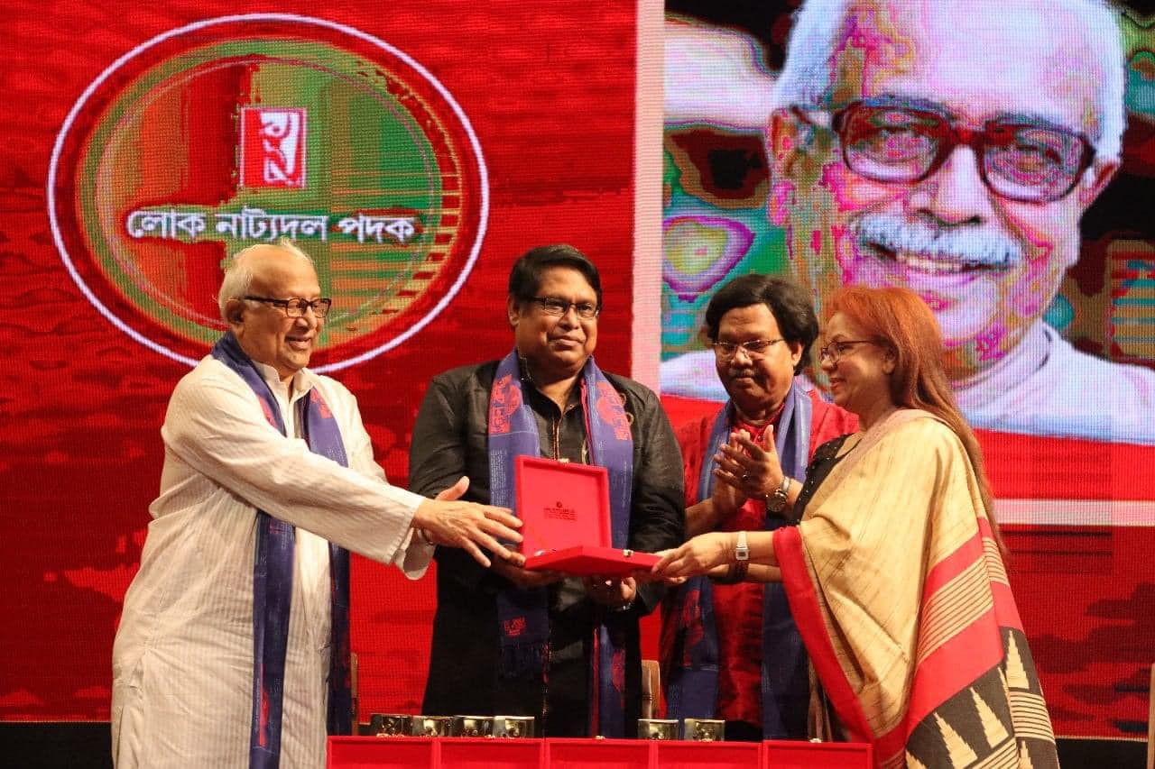Loko Natyadal honours 6 theatre luminaries with awards