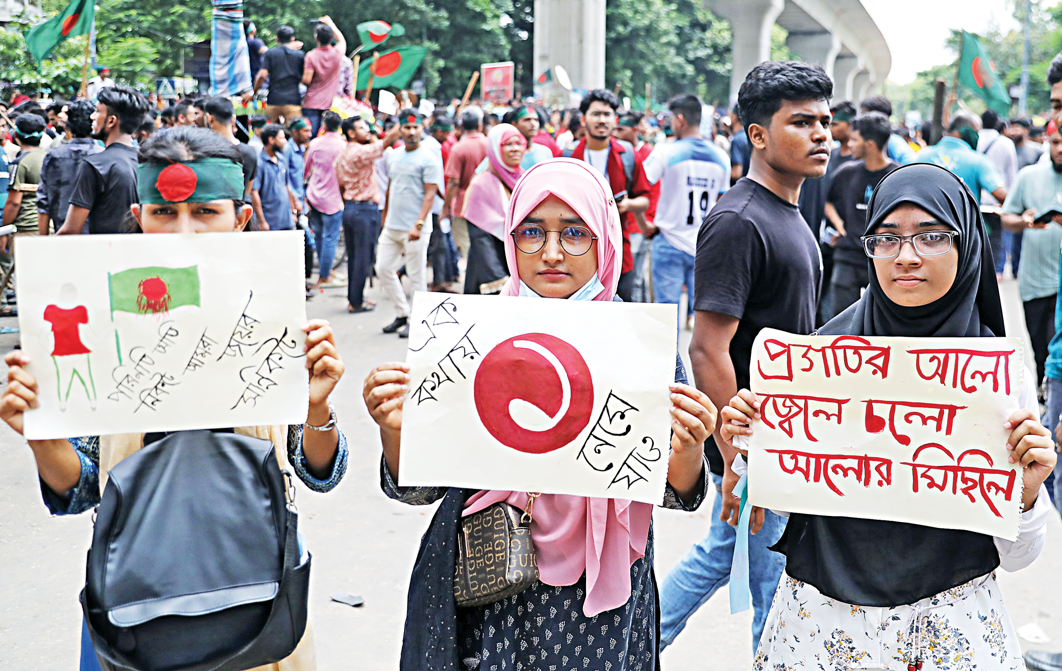 violence-rocks-dhaka-2.jpg