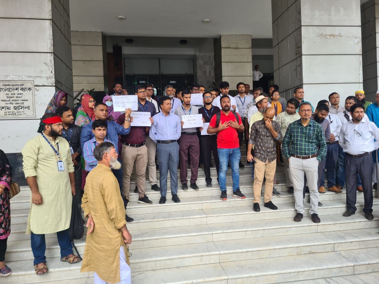 Deputy governors abandon offices as protests flare up at Bangladesh Bank 