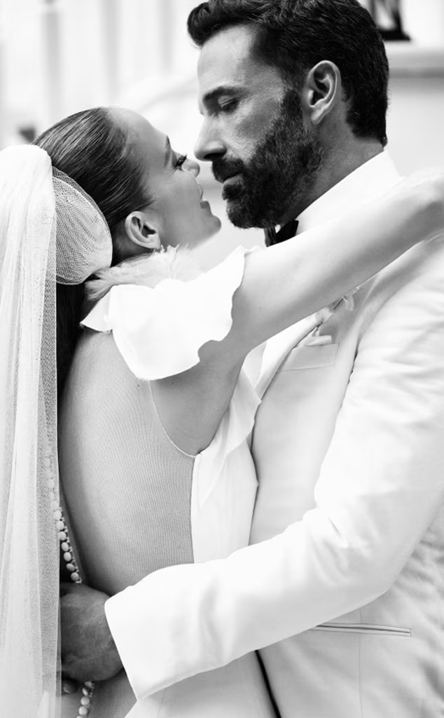 rs_634x1024-220901141628-634-bennifer_wedding-john_russo-gj1.jpg