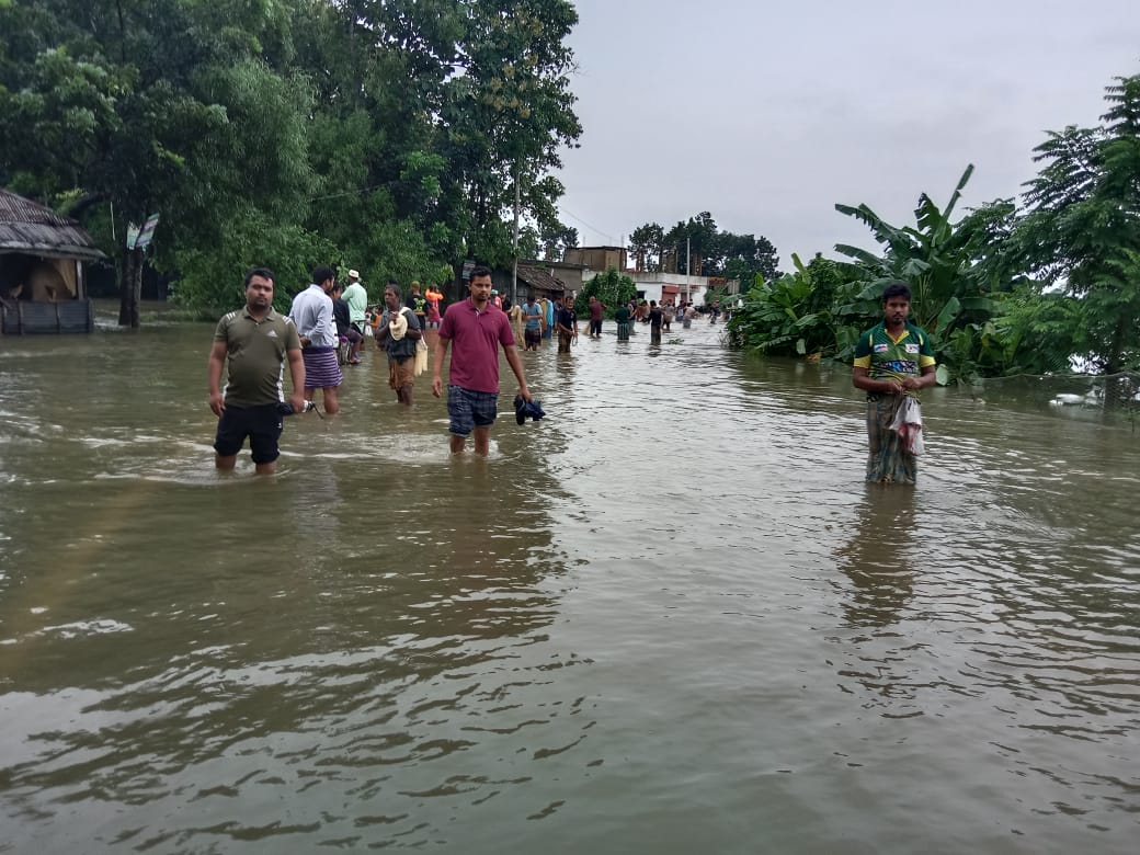 Floods claim 4 lives in Ctg, over 2 lakh people stranded 