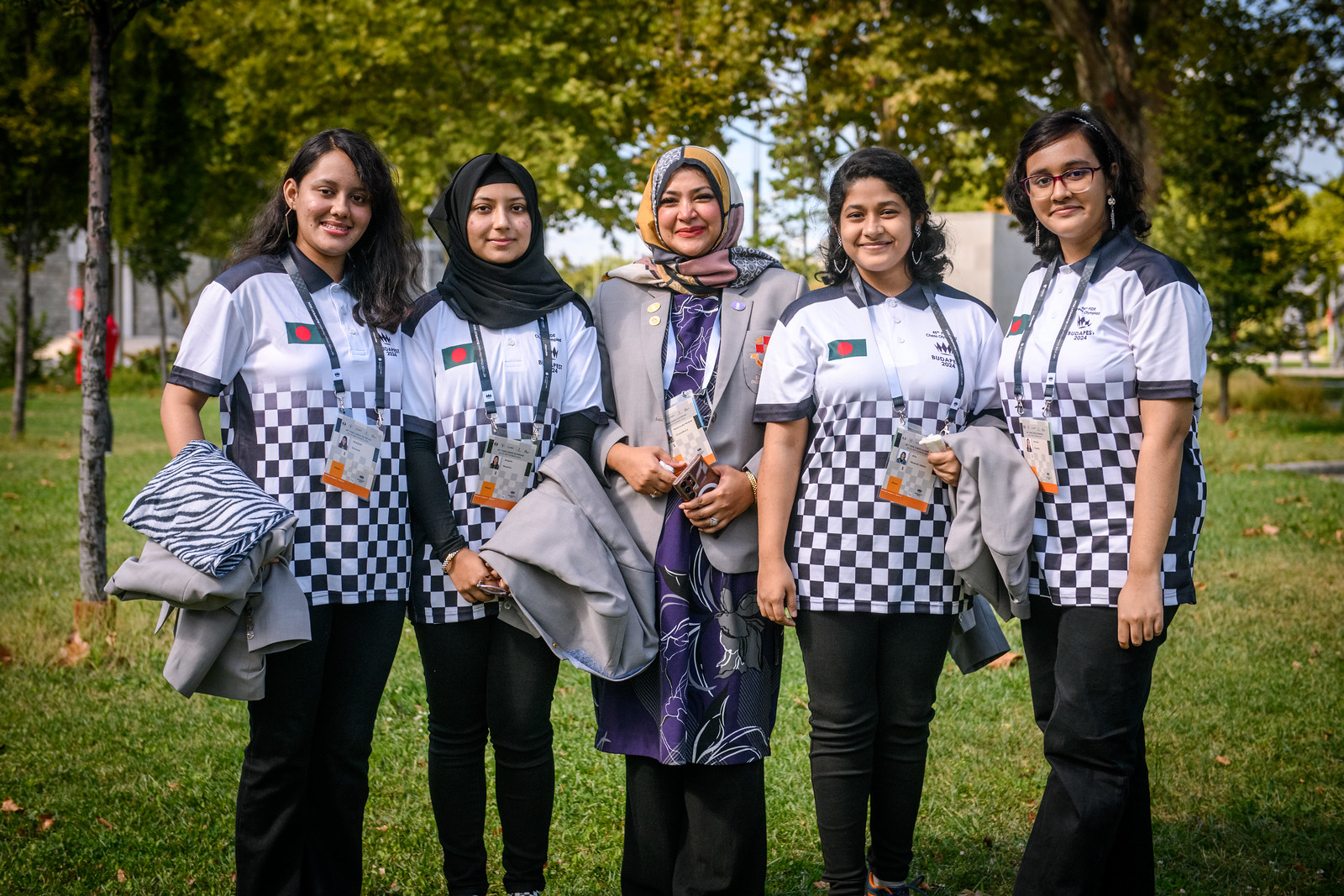 bd_women_chess.jpg