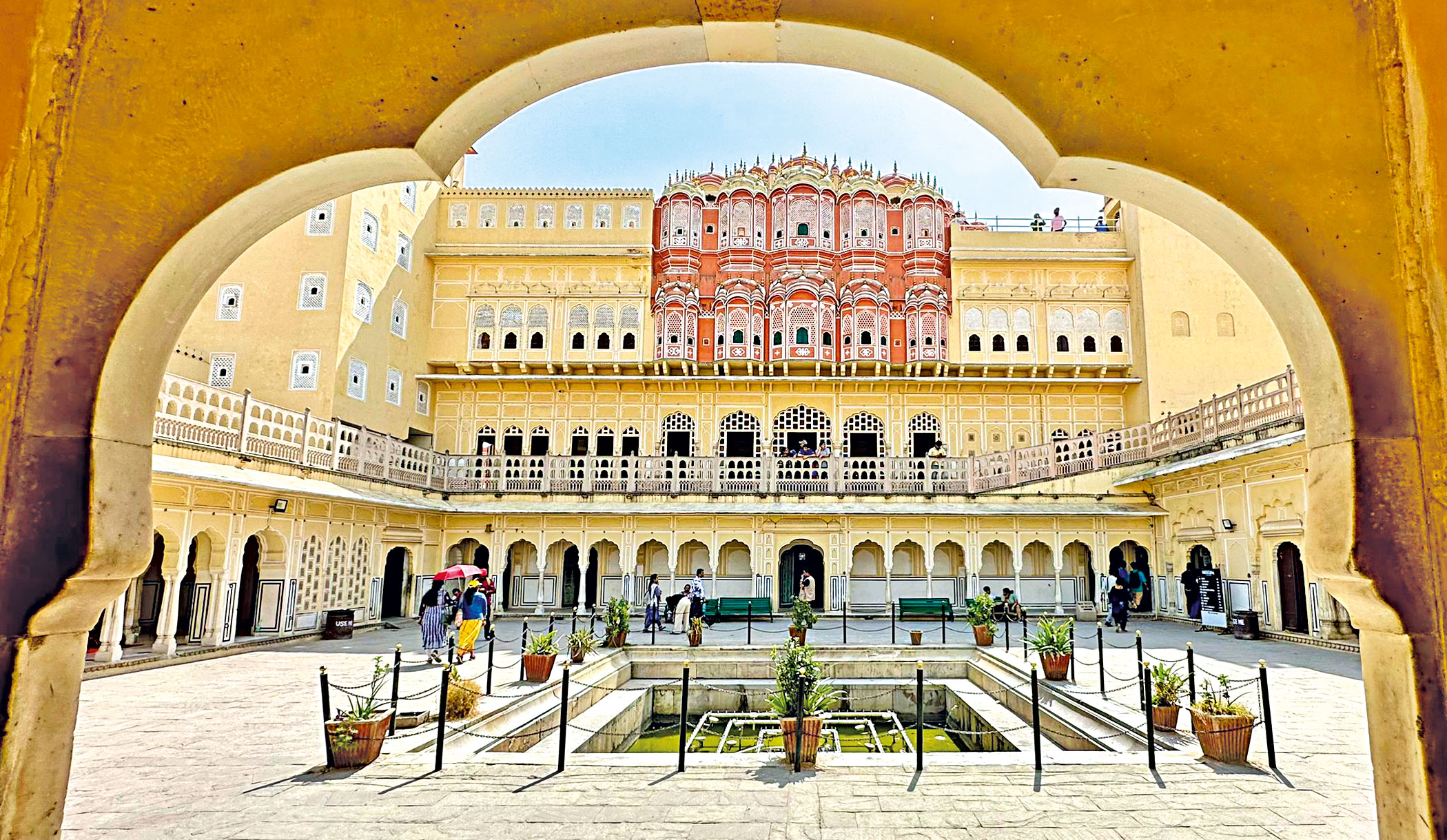 hawa-mahal-inside.jpg