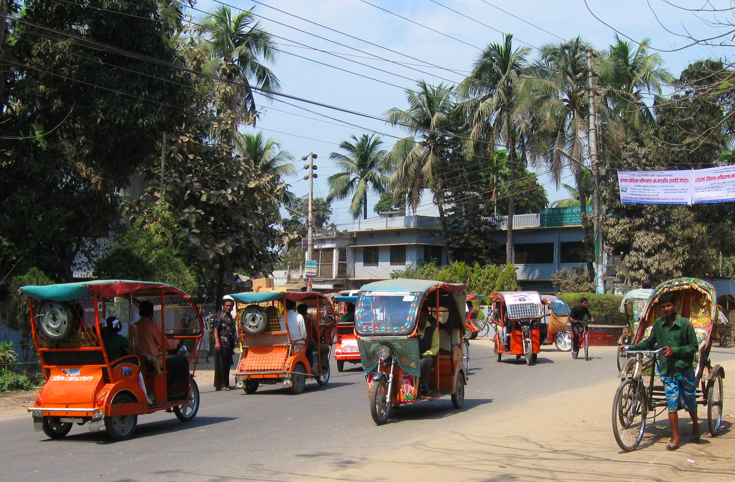 electric_trikes_overwhelm_comilla_streets.jpg