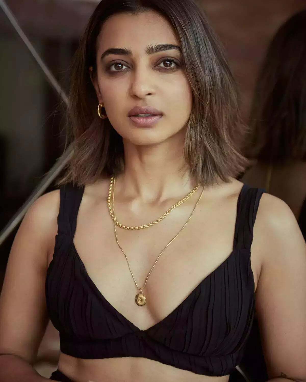 Radhika Apte surprises fans with baby bump reveal.jpg