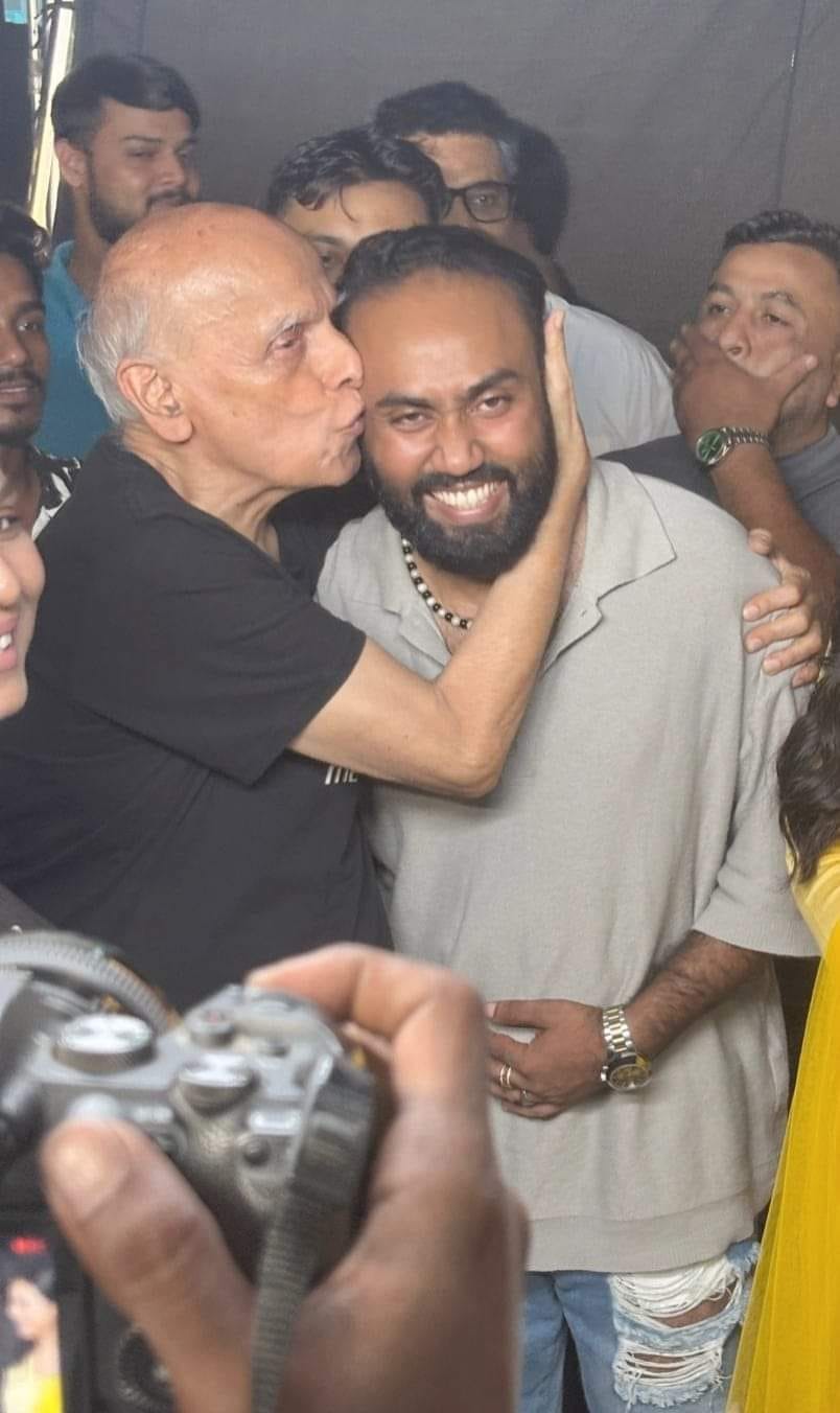 mahesh_bhatt_shakib_khan_2.jpg